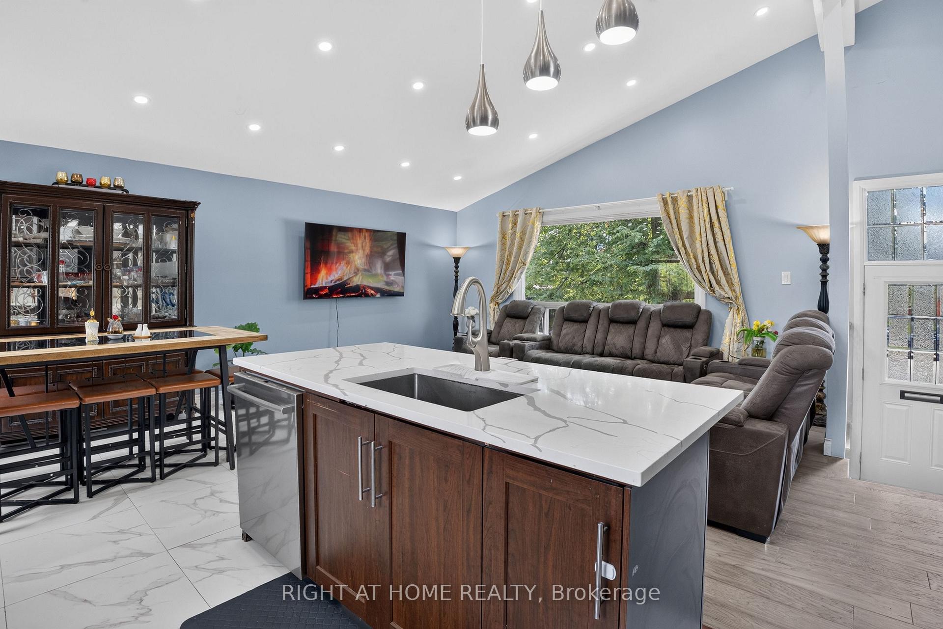 Photo 12 of 1385 Chartrand Avenue, Ottawa, Bilberry Creek/Queenswood Heights — HOMEH