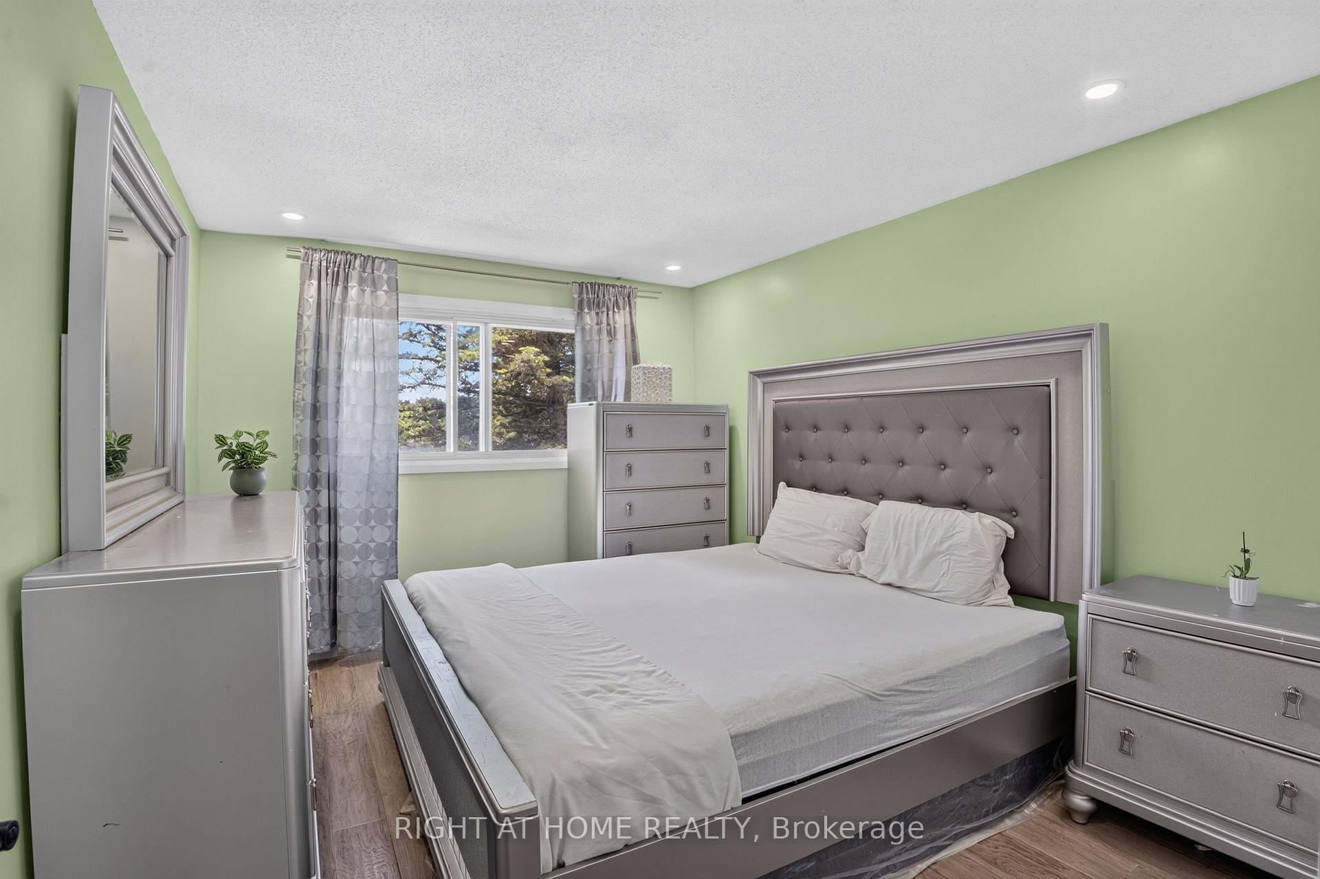 Photo 15 of 1385 Chartrand Avenue, Ottawa, Bilberry Creek/Queenswood Heights — HOMEH