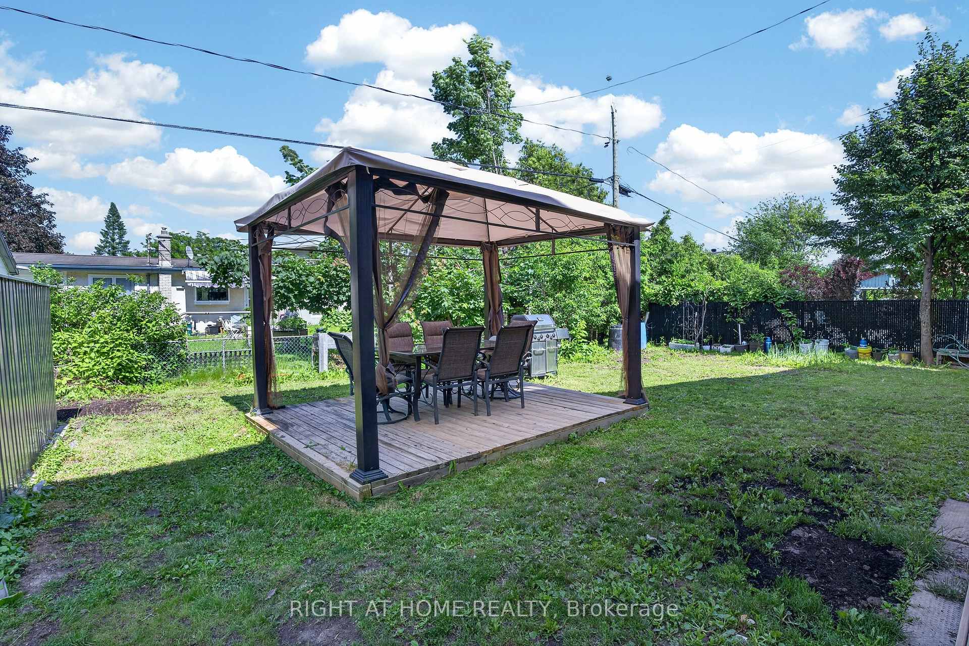 Photo 32 of 1385 Chartrand Avenue, Ottawa, Bilberry Creek/Queenswood Heights — HOMEH