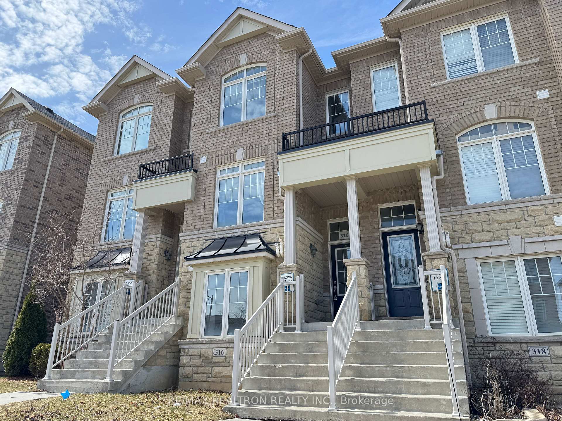 Photo 2 of 316 Delray Drive, Markham, Greensborough — HOMEH