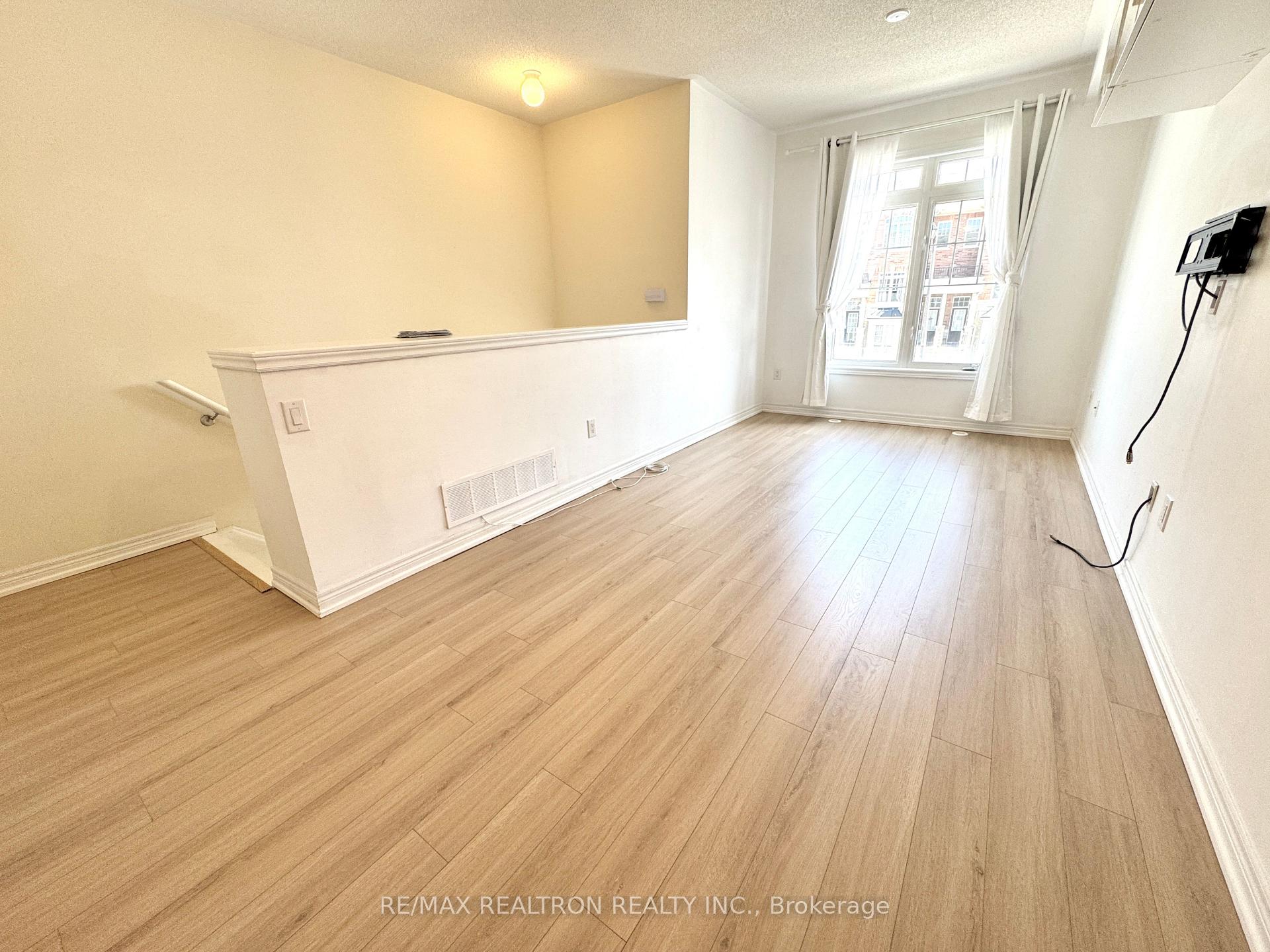 Photo 3 of 316 Delray Drive, Markham, Greensborough — HOMEH