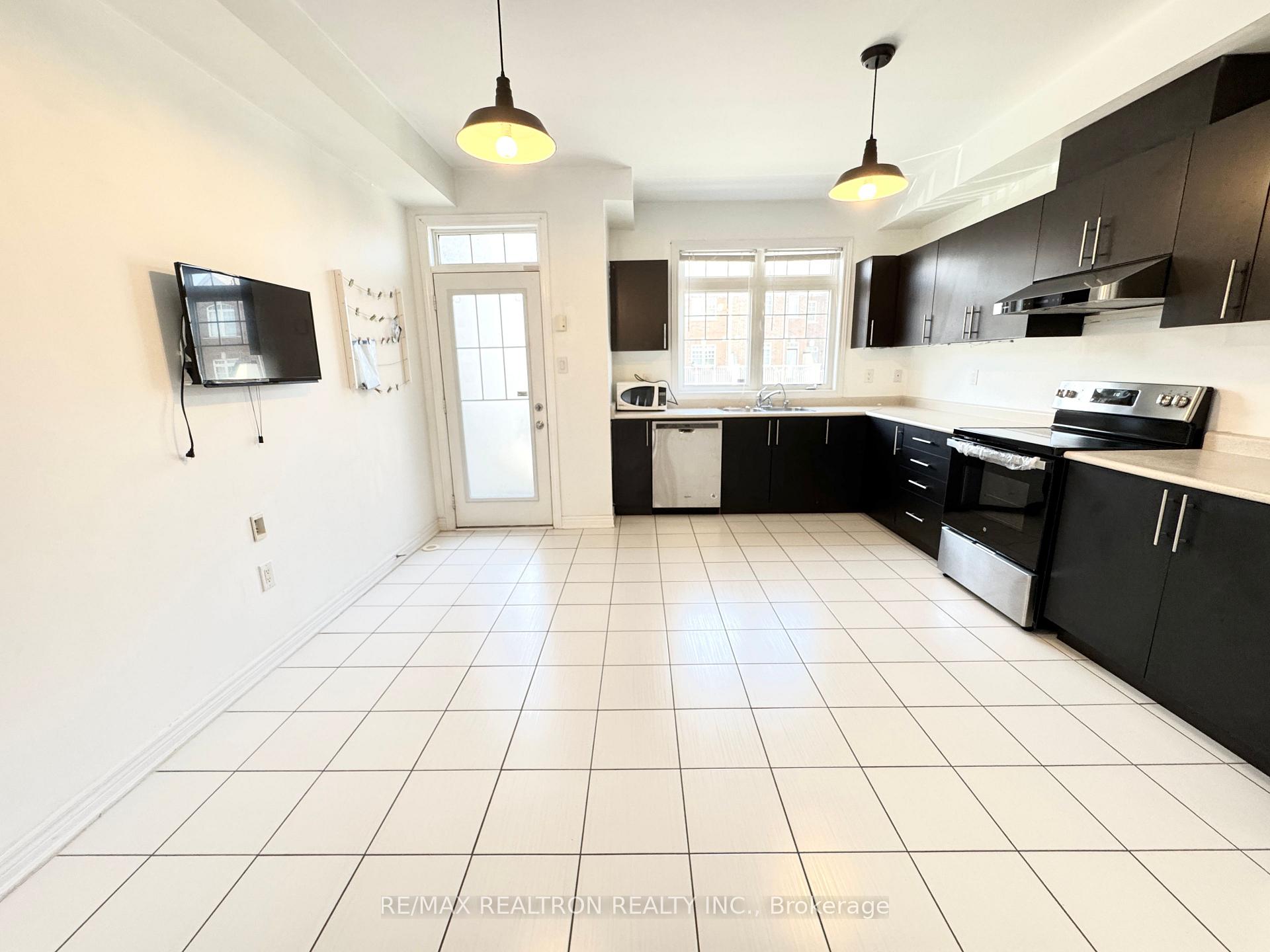 Photo 4 of 316 Delray Drive, Markham, Greensborough — HOMEH