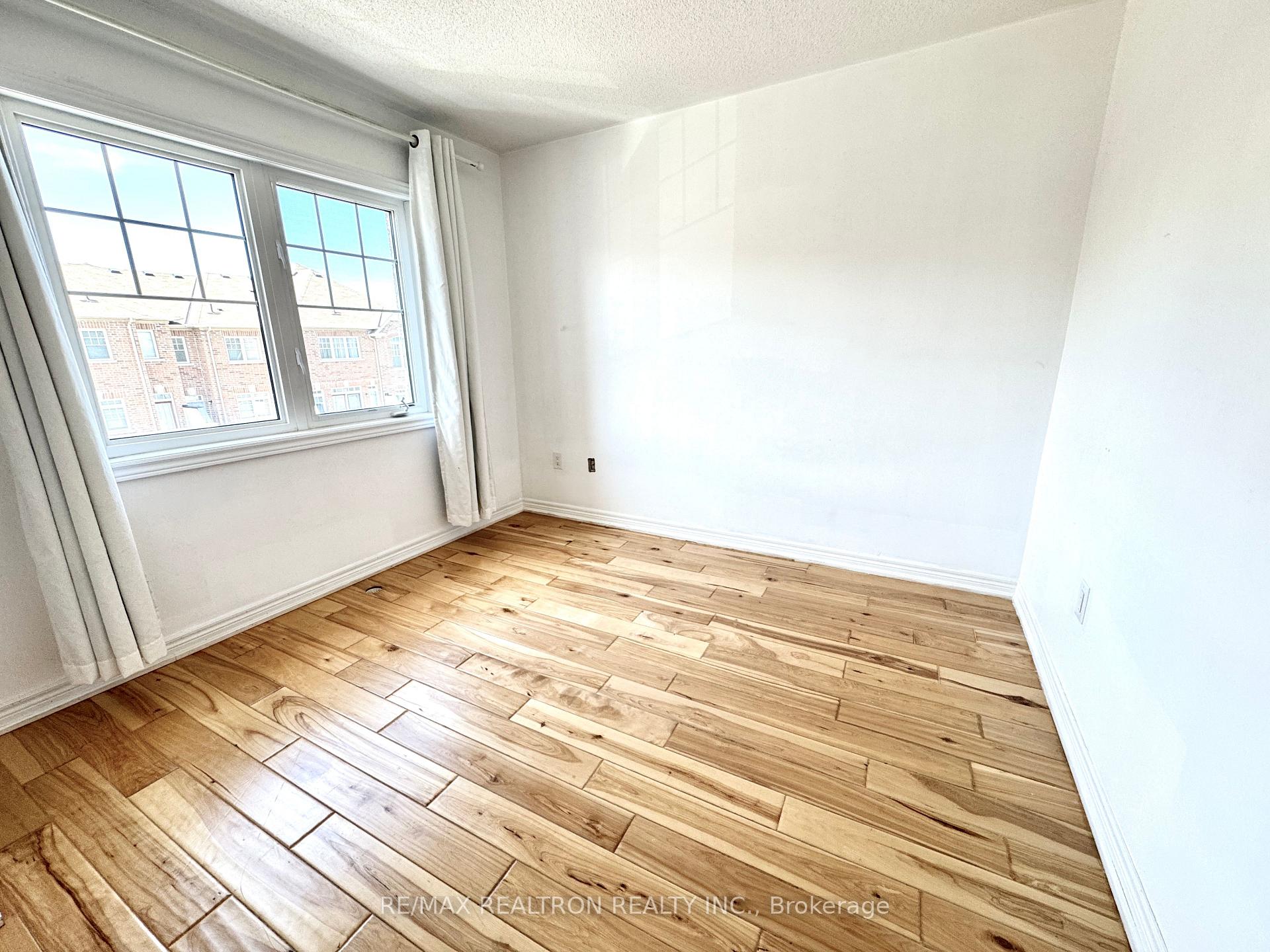 Photo 7 of 316 Delray Drive, Markham, Greensborough — HOMEH