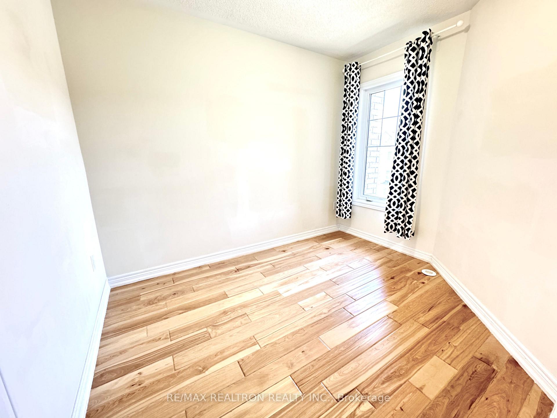 Photo 10 of 316 Delray Drive, Markham, Greensborough — HOMEH