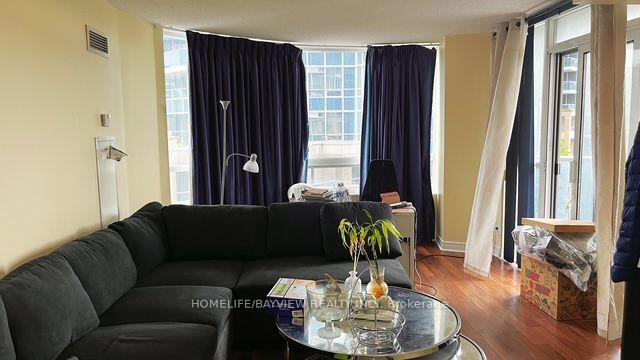 Photo 6 of 33 Cox Boulevard, Markham, Unionville — HOMEH
