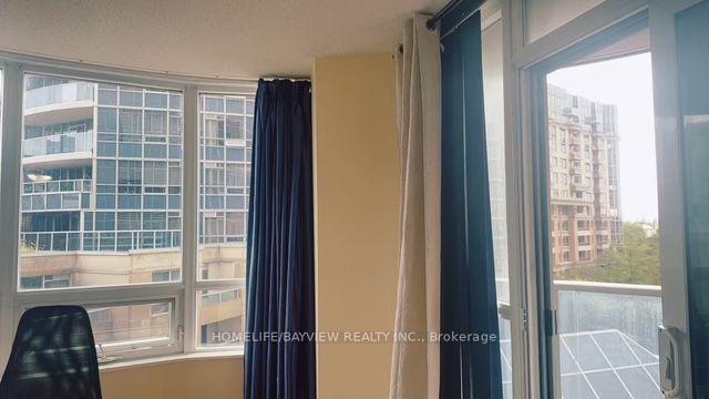 Photo 10 of 33 Cox Boulevard, Markham, Unionville — HOMEH