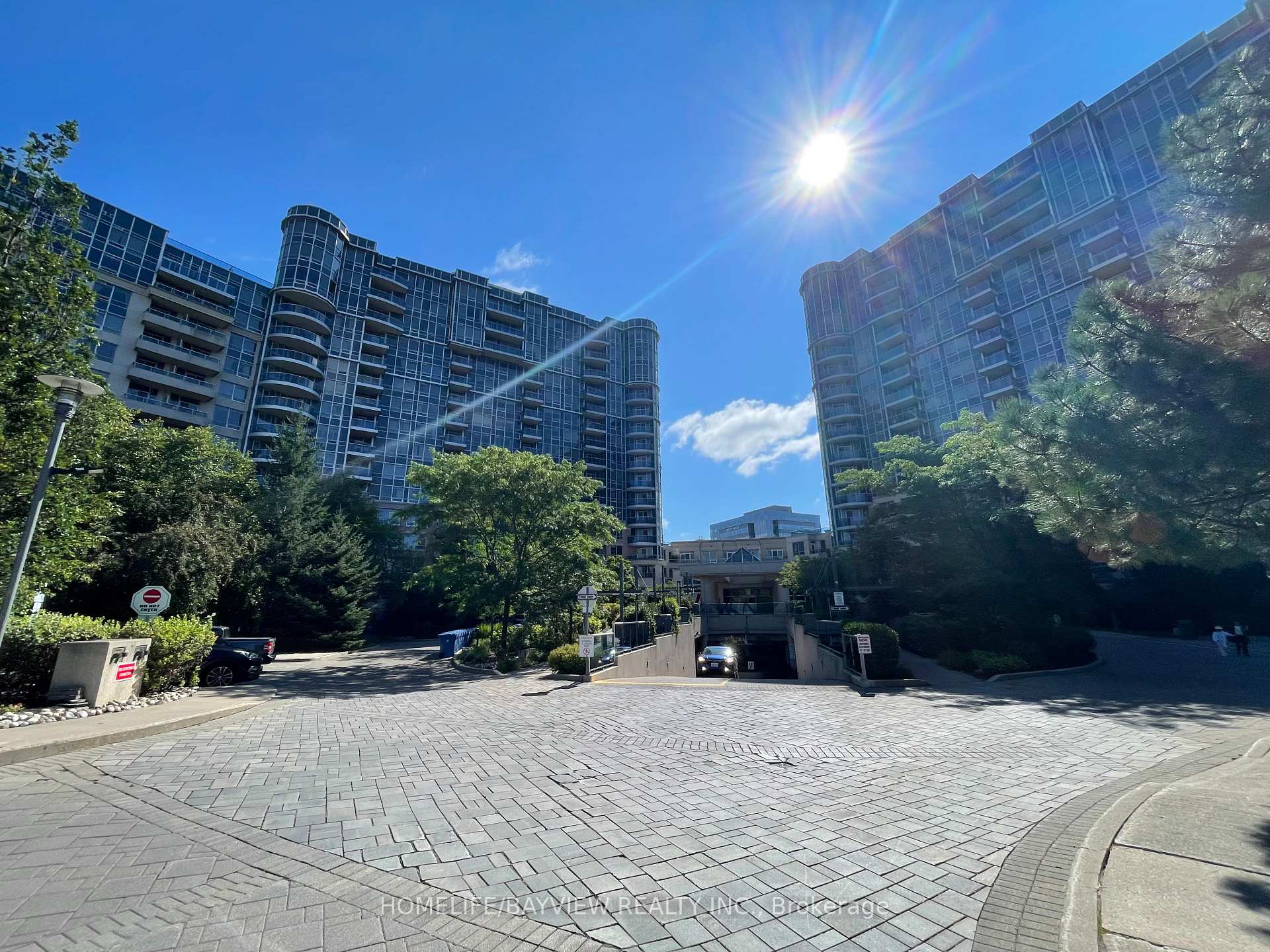 Photo 2 of 33 Cox Boulevard, Markham, Unionville — HOMEH