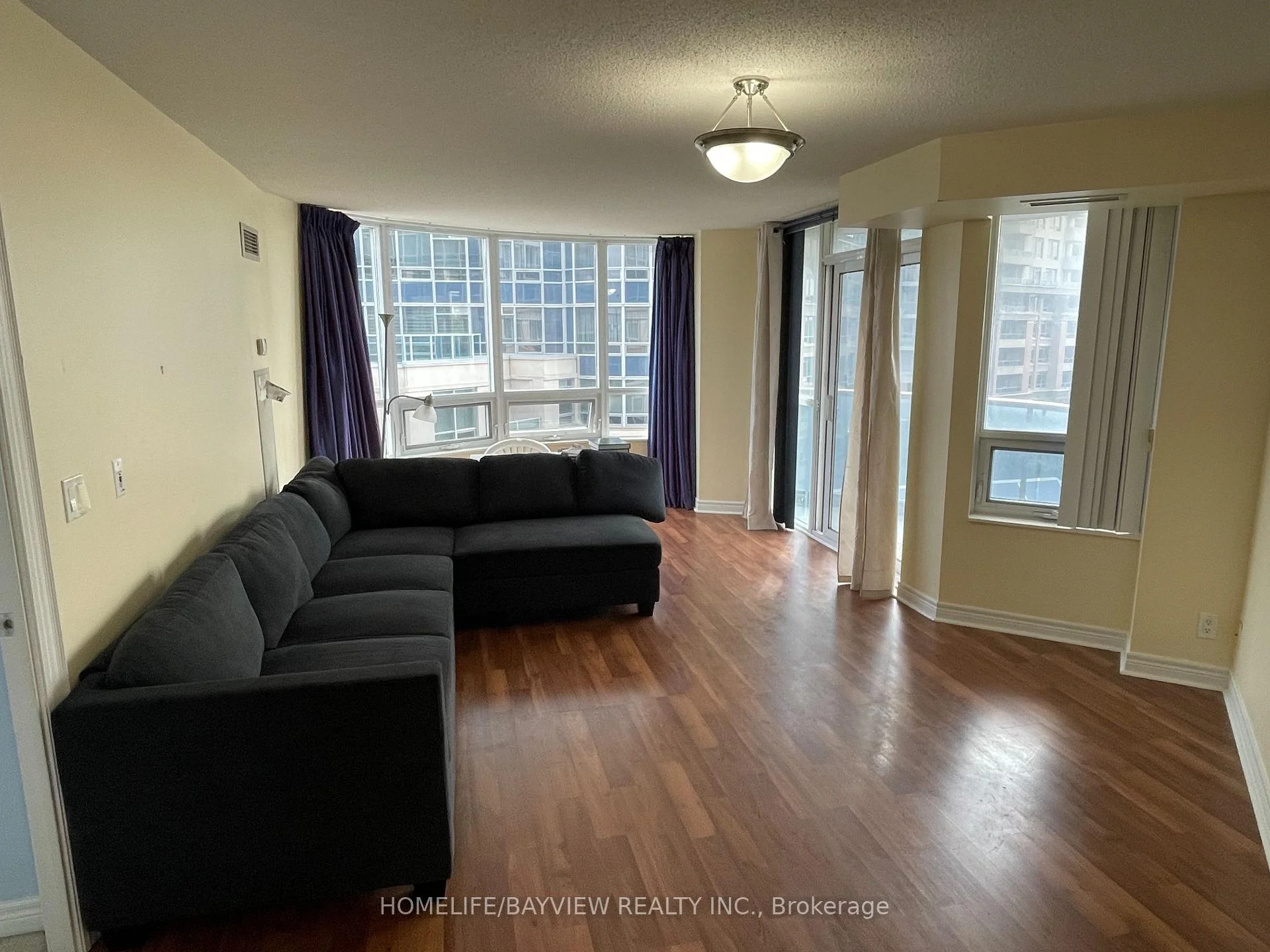 Photo 9 of 33 Cox Boulevard, Markham, Unionville — HOMEH