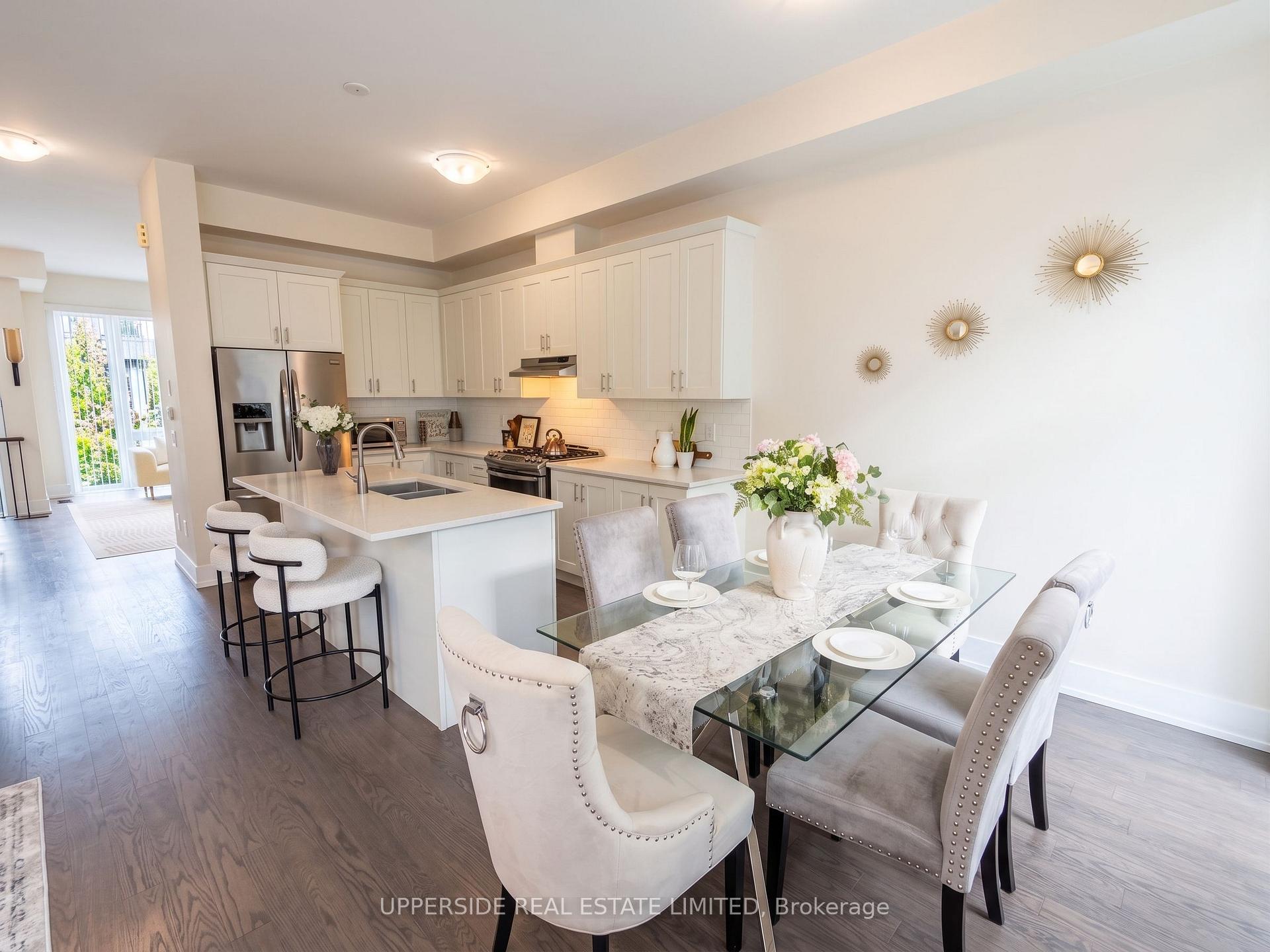 Photo 10 of 8 Sable Road, Vaughan, Patterson — HOMEH