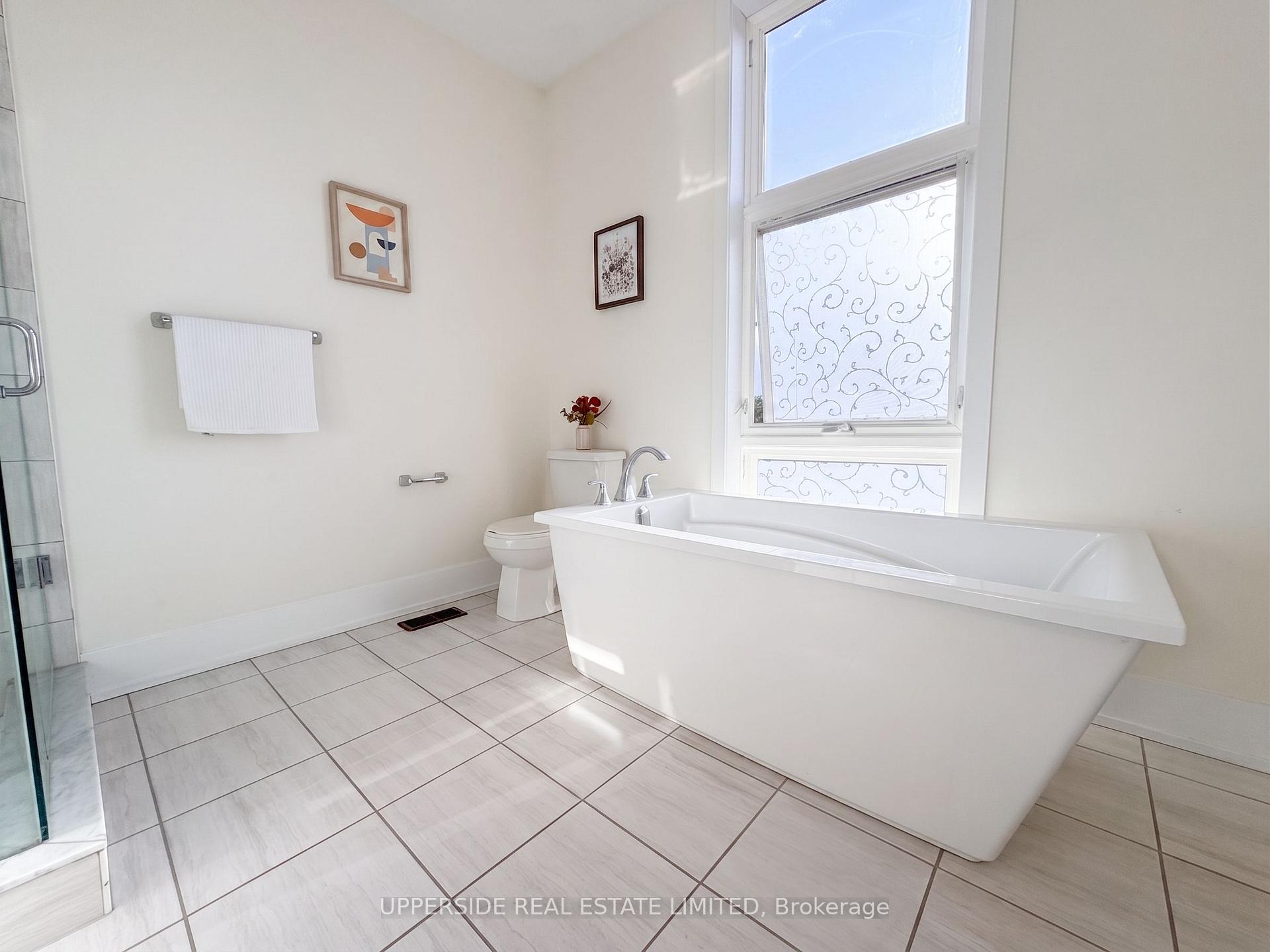 Photo 18 of 8 Sable Road, Vaughan, Patterson — HOMEH