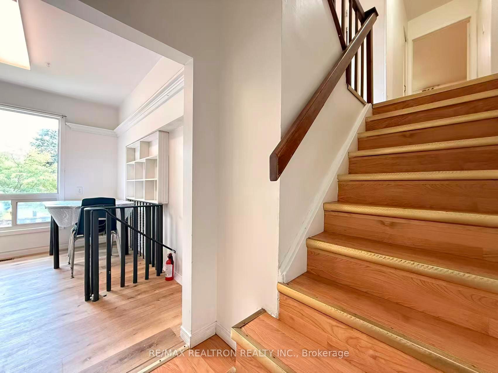 Photo 7 of Unit Upper, 2 Plum Brook Crescent, Scarborough, Agincourt South-Malvern West — HOMEH