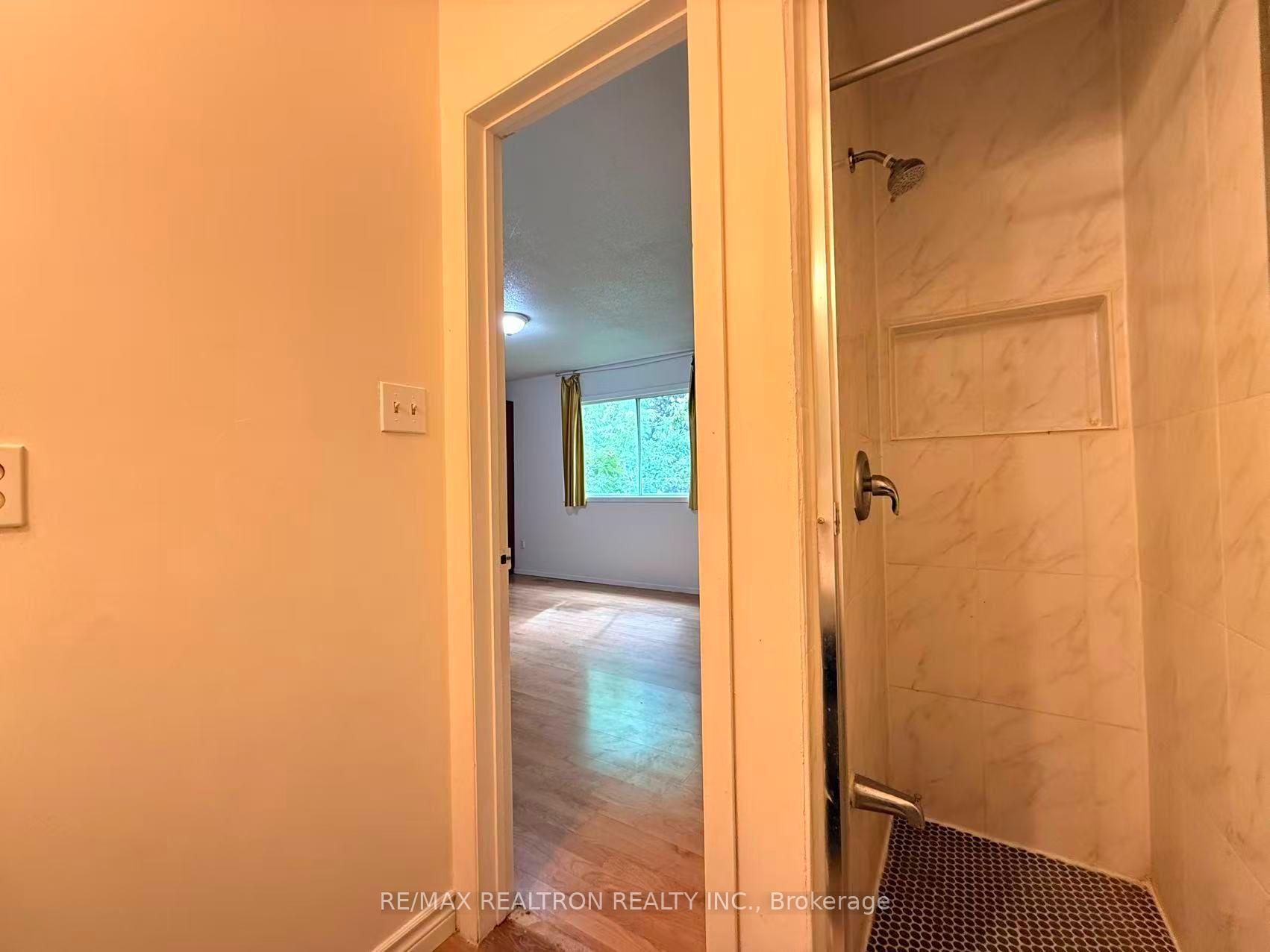 Photo 13 of Unit Upper, 2 Plum Brook Crescent, Scarborough, Agincourt South-Malvern West — HOMEH