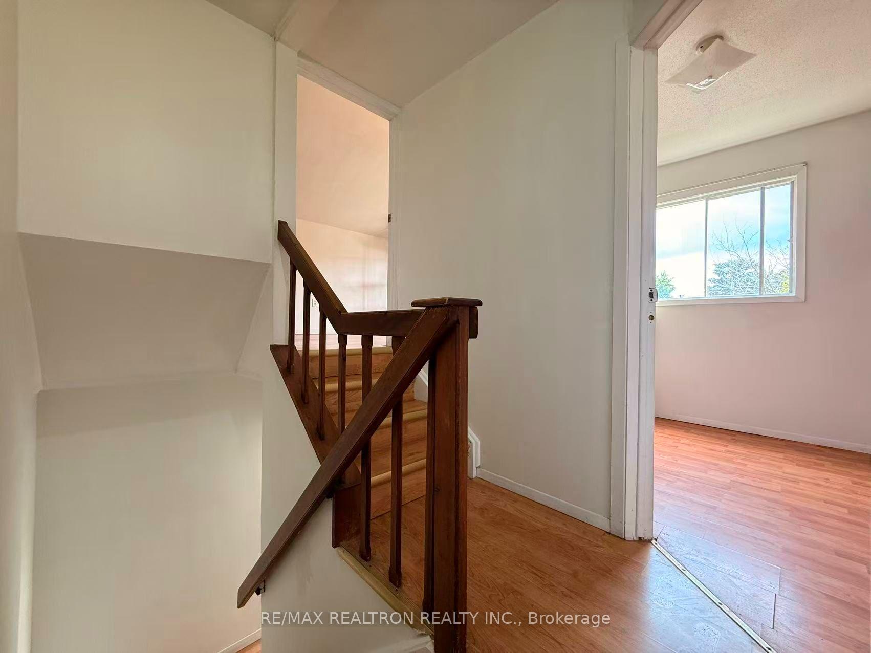 Photo 14 of Unit Upper, 2 Plum Brook Crescent, Scarborough, Agincourt South-Malvern West — HOMEH