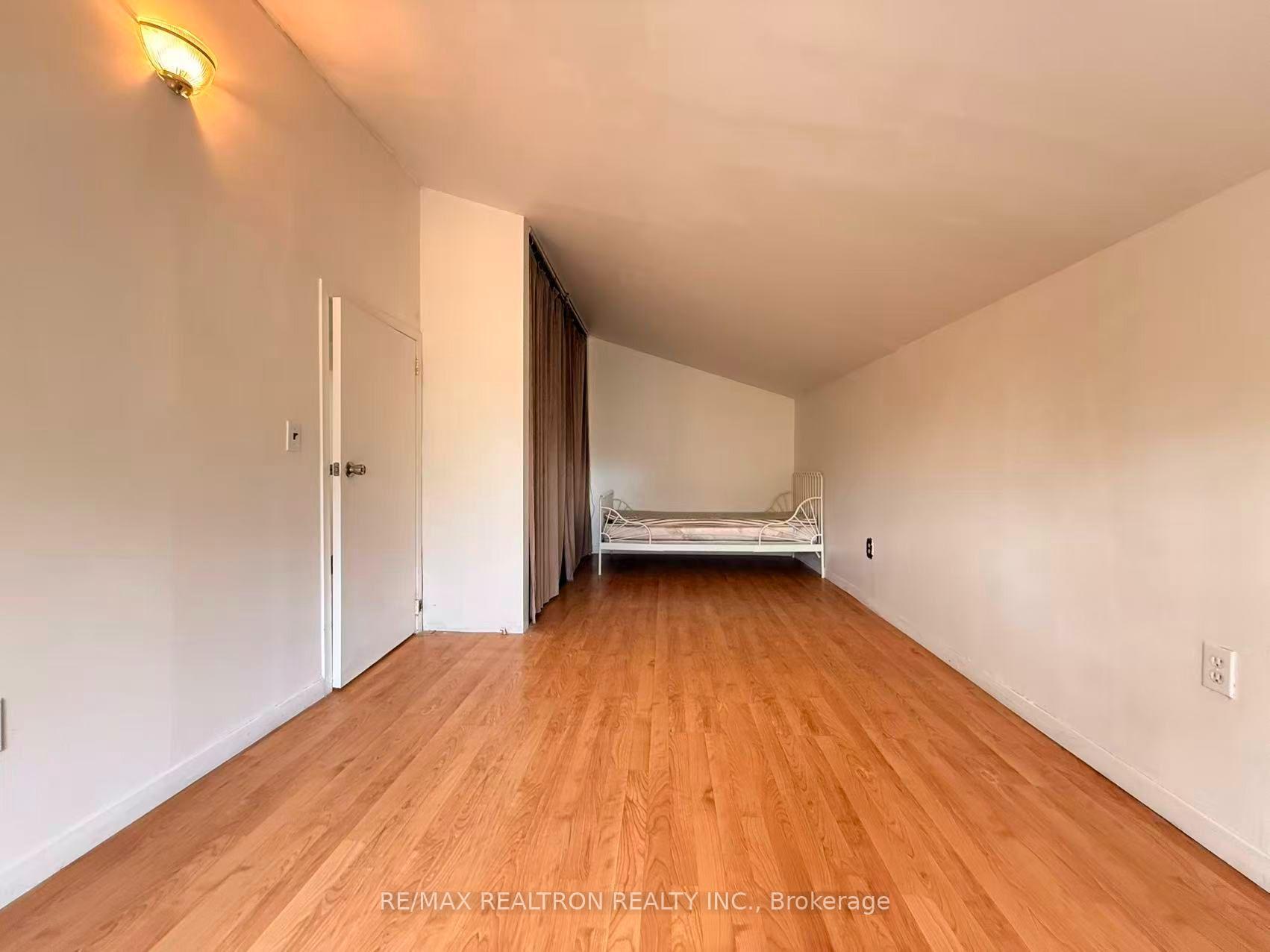 Photo 19 of Unit Upper, 2 Plum Brook Crescent, Scarborough, Agincourt South-Malvern West — HOMEH