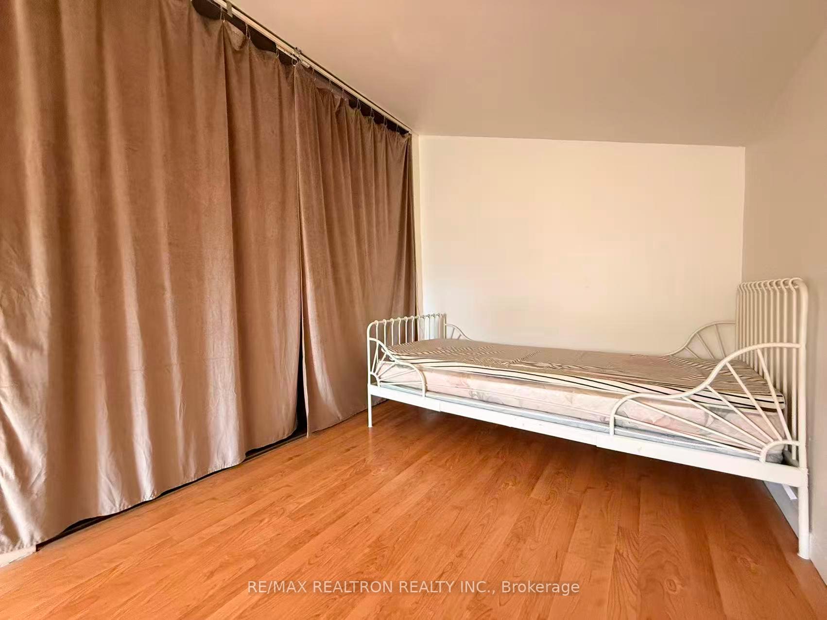 Photo 22 of Unit Upper, 2 Plum Brook Crescent, Scarborough, Agincourt South-Malvern West — HOMEH