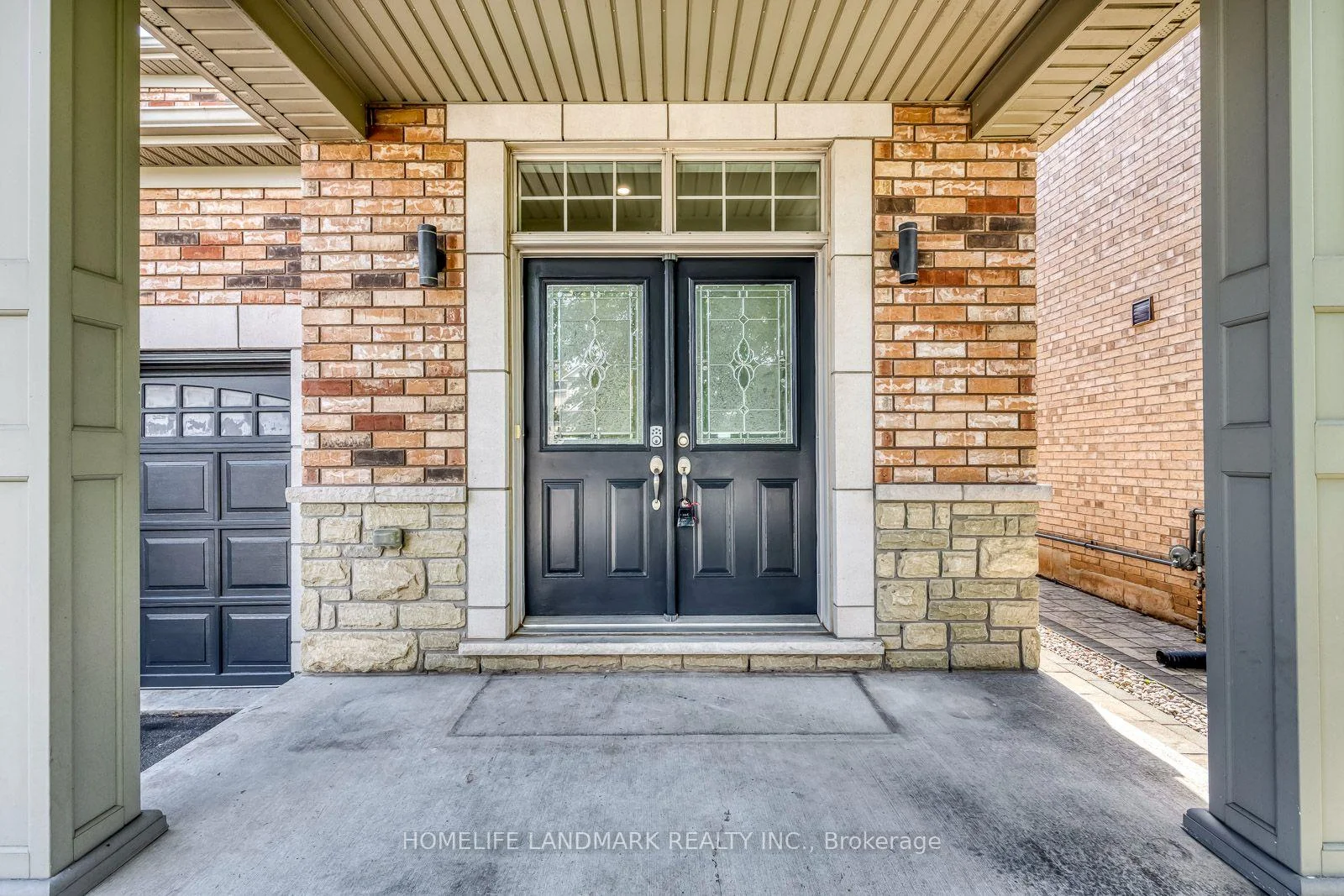 Photo 4 of 2462 Pine Glen Road, Oakville, Westmount — HOMEH