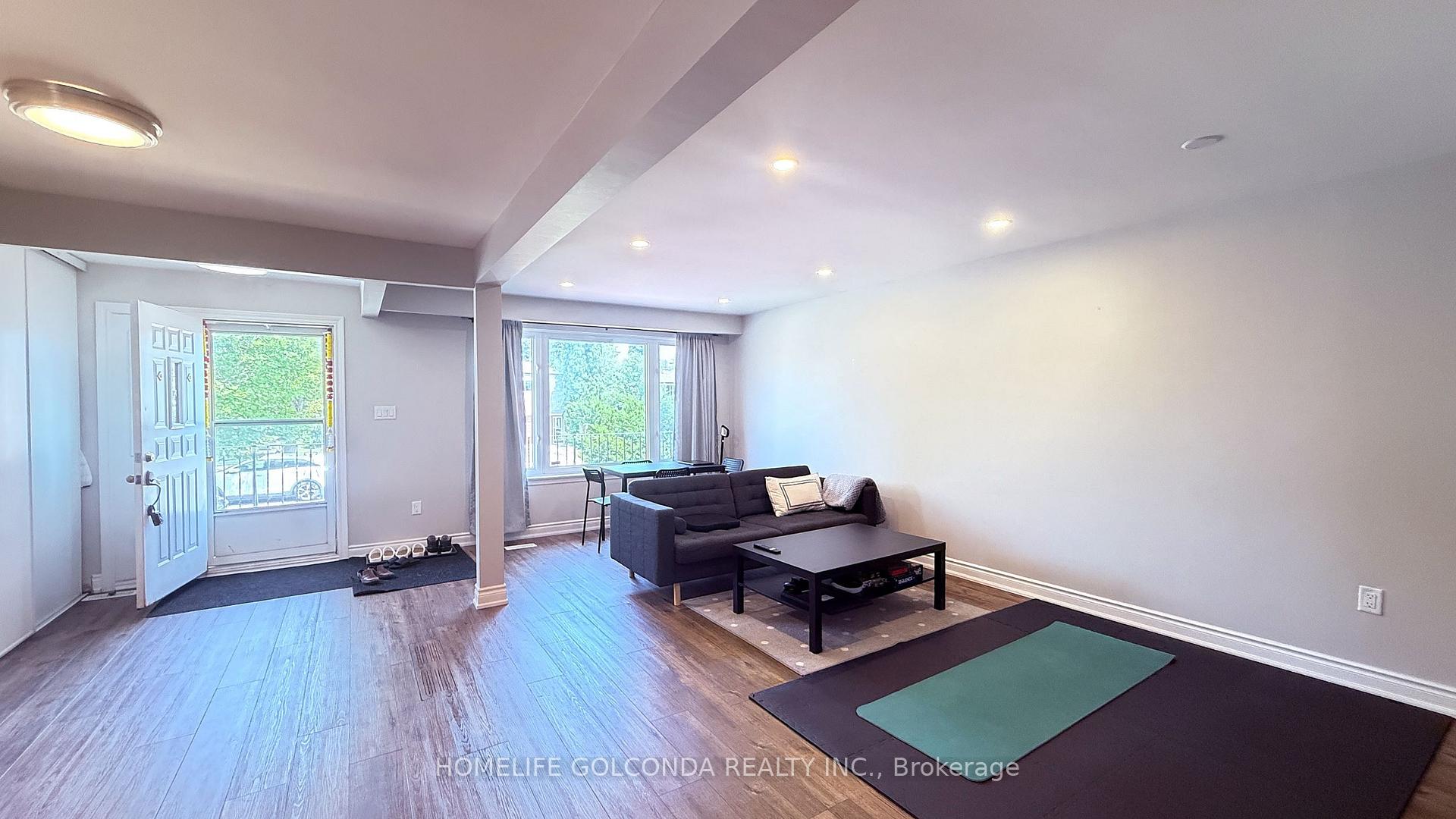 Photo 3 of 30 Heatherside Main Fl Drive, Scarborough, L'Amoreaux — HOMEH