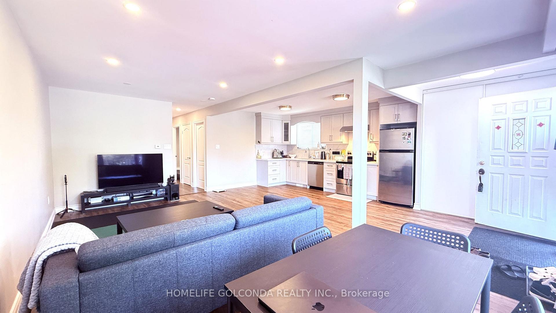 Photo 2 of 30 Heatherside Main Fl Drive, Scarborough, L'Amoreaux — HOMEH
