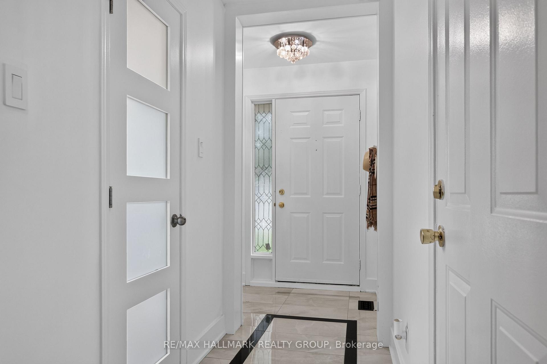 Photo 3 of 23 Whitegate Crescent, Ottawa, Barrhaven - Longfields — HOMEH