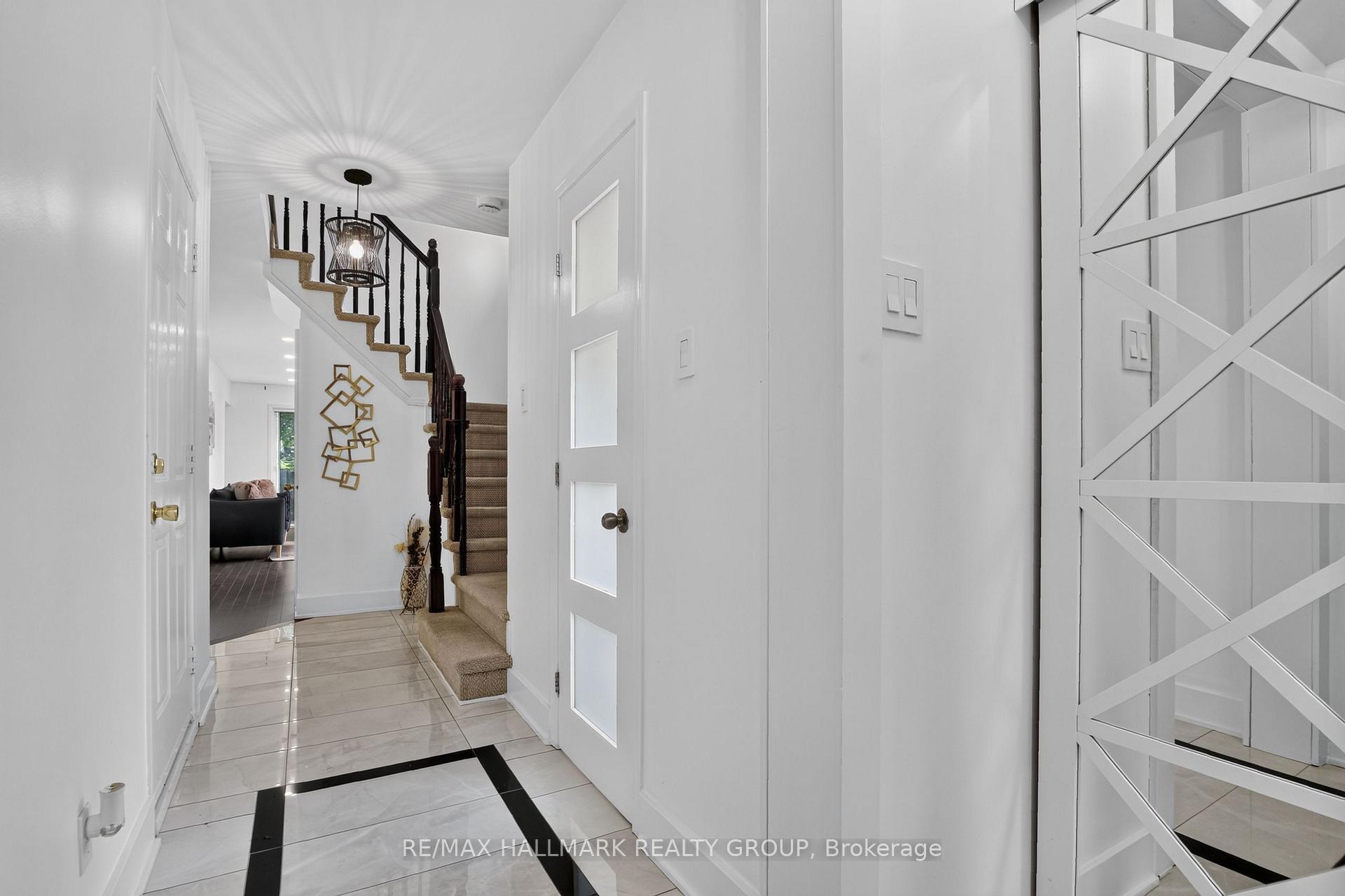 Photo 4 of 23 Whitegate Crescent, Ottawa, Barrhaven - Longfields — HOMEH