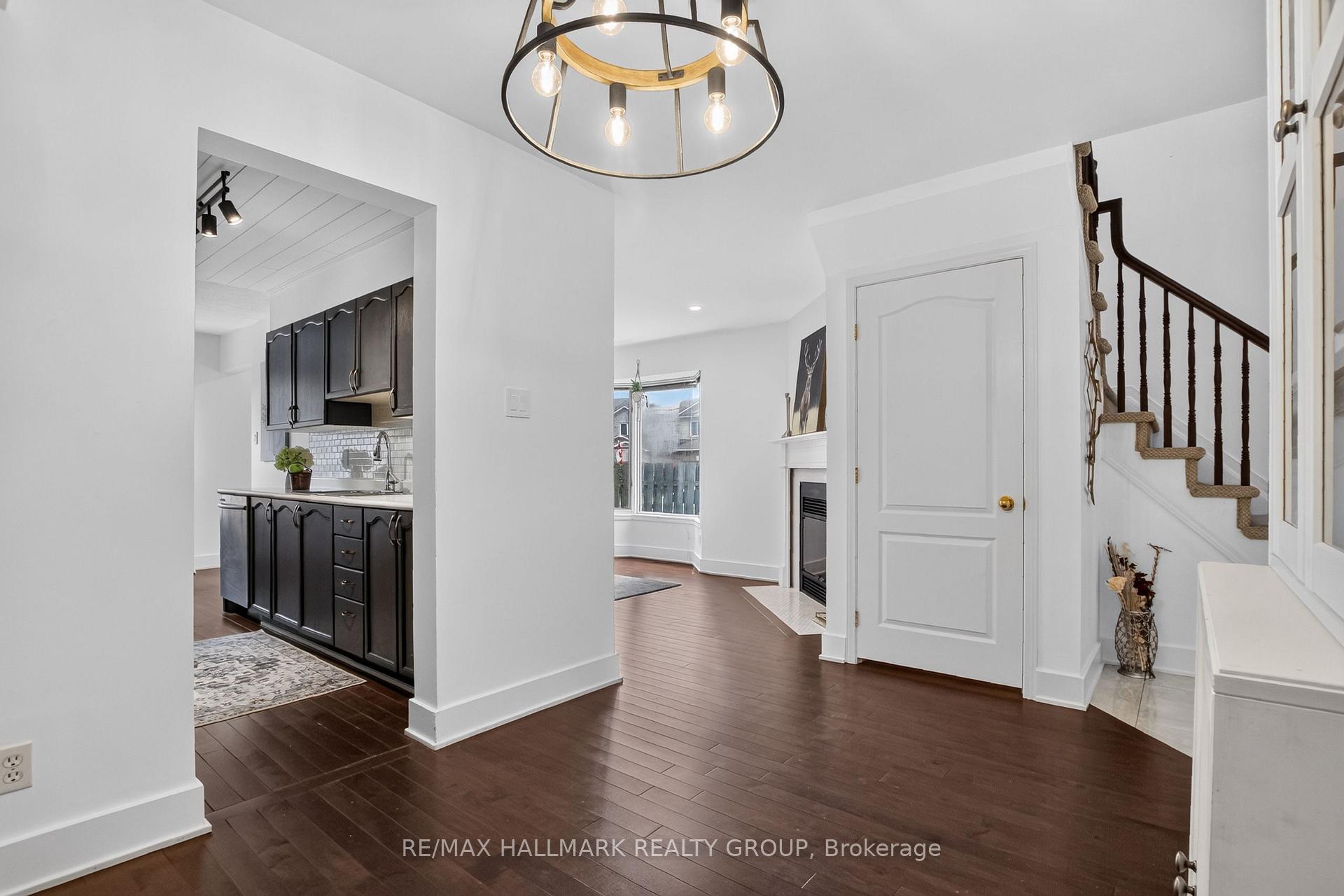 Photo 9 of 23 Whitegate Crescent, Ottawa, Barrhaven - Longfields — HOMEH