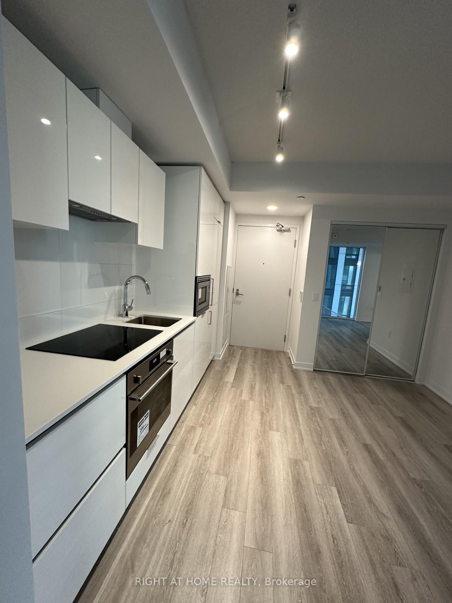Photo 4 of Unit 417, 121 St Patrick Street, Toronto, University — HOMEH