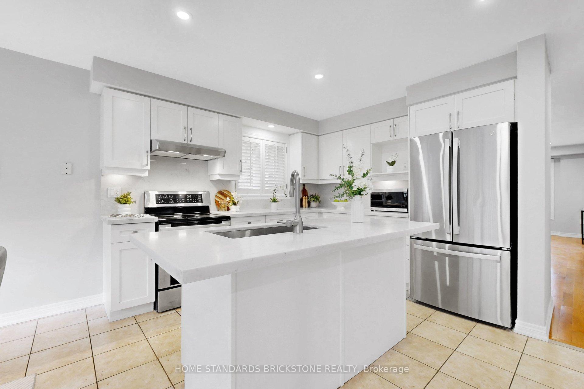 Photo 13 of 4 Apollo Drive, Richmond Hill, Jefferson — HOMEH