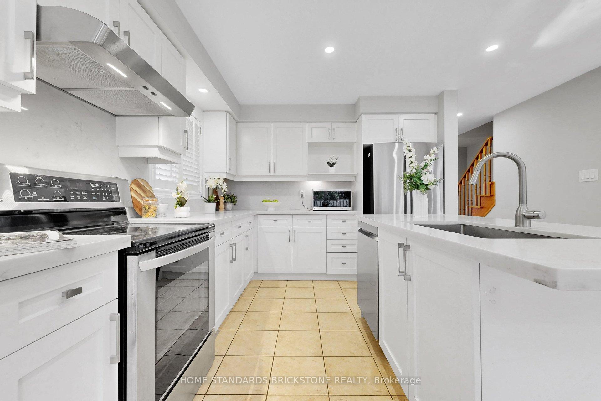 Photo 14 of 4 Apollo Drive, Richmond Hill, Jefferson — HOMEH