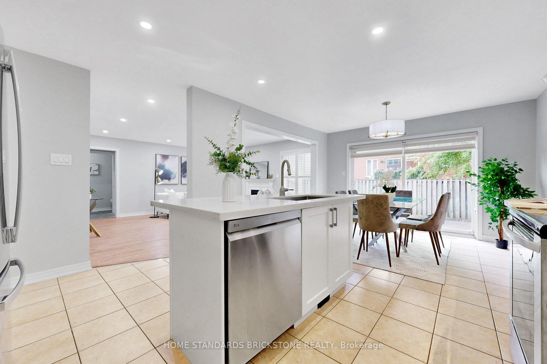 Photo 16 of 4 Apollo Drive, Richmond Hill, Jefferson — HOMEH