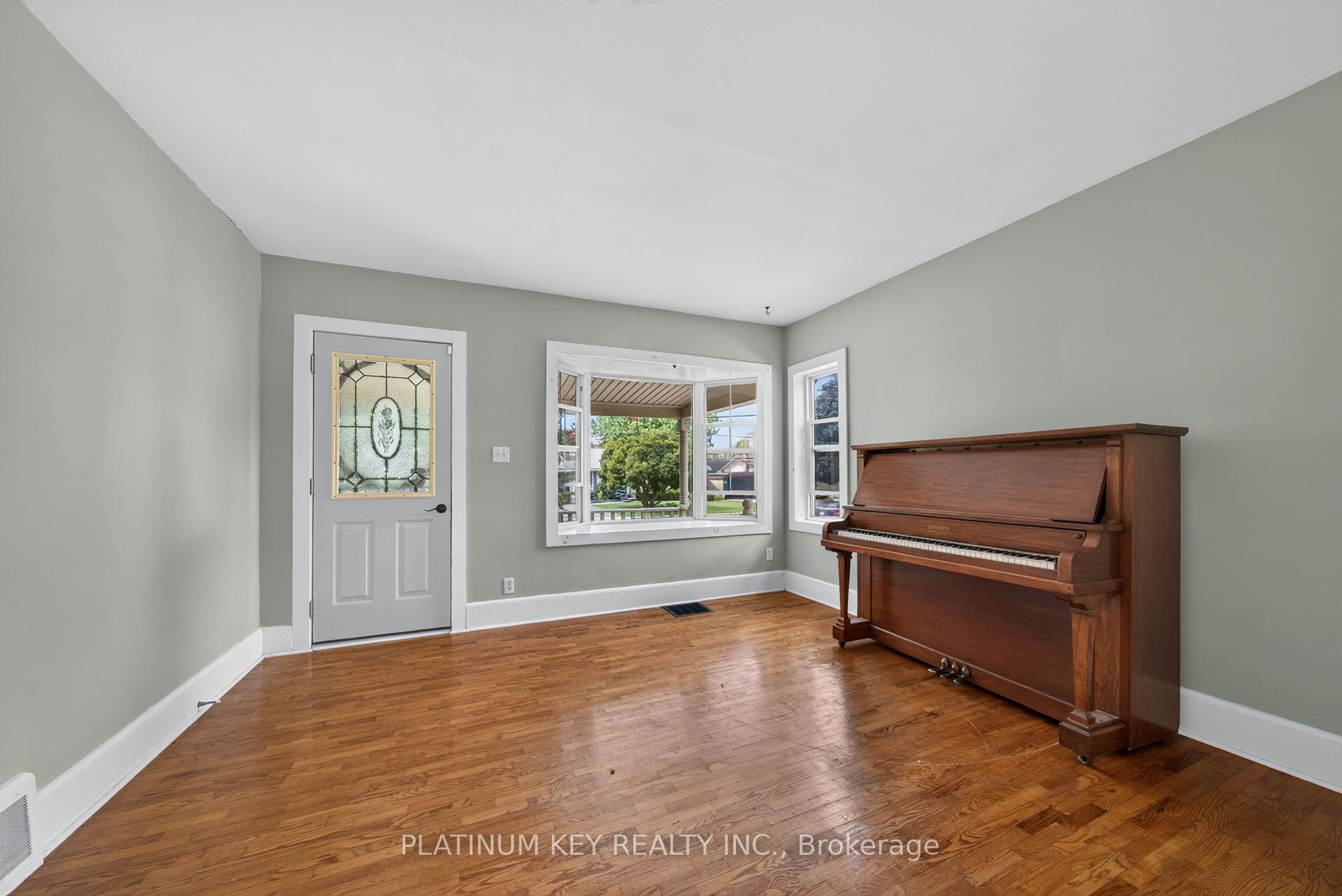 Photo 4 of 90 Andrew Street, South Huron, Exeter — HOMEH