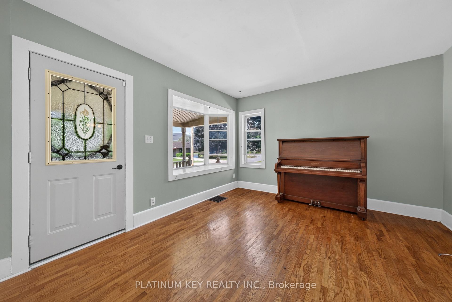 Photo 5 of 90 Andrew Street, South Huron, Exeter — HOMEH