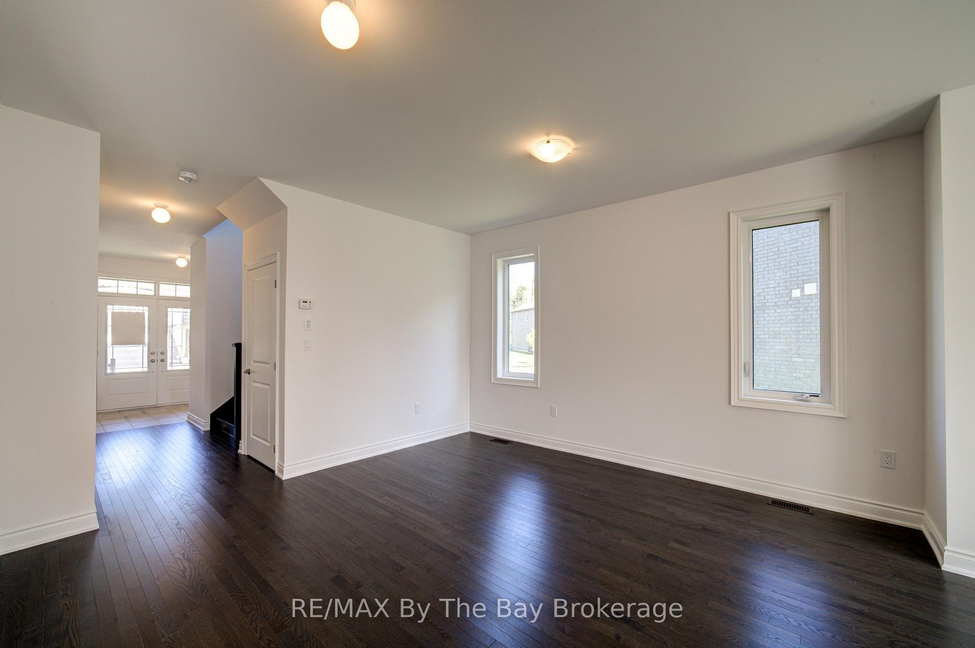 Photo 4 of 25 Amber Drive, Wasaga Beach — HOMEH