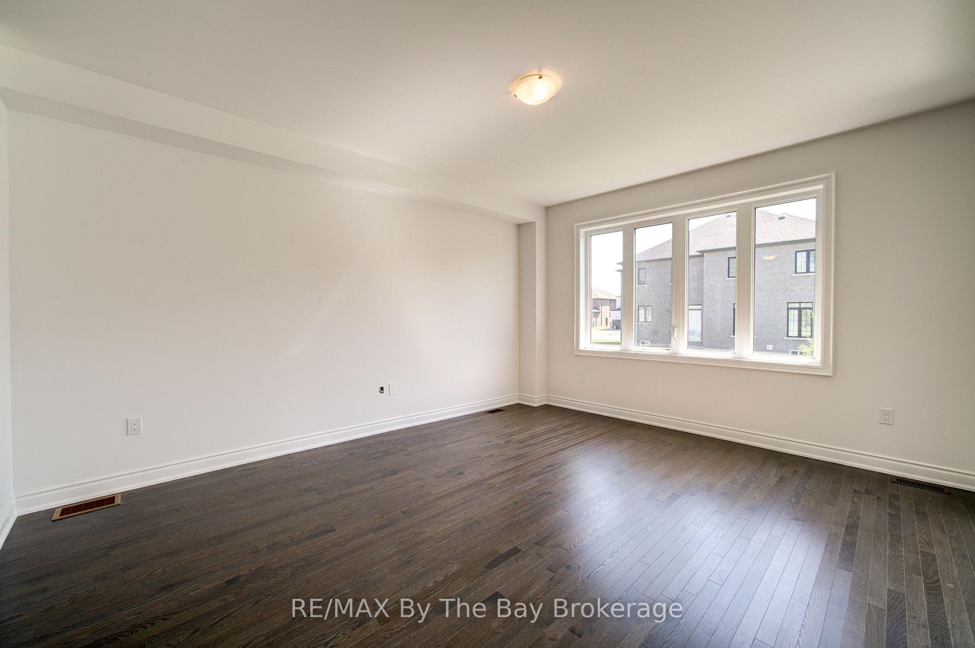 Photo 10 of 25 Amber Drive, Wasaga Beach — HOMEH