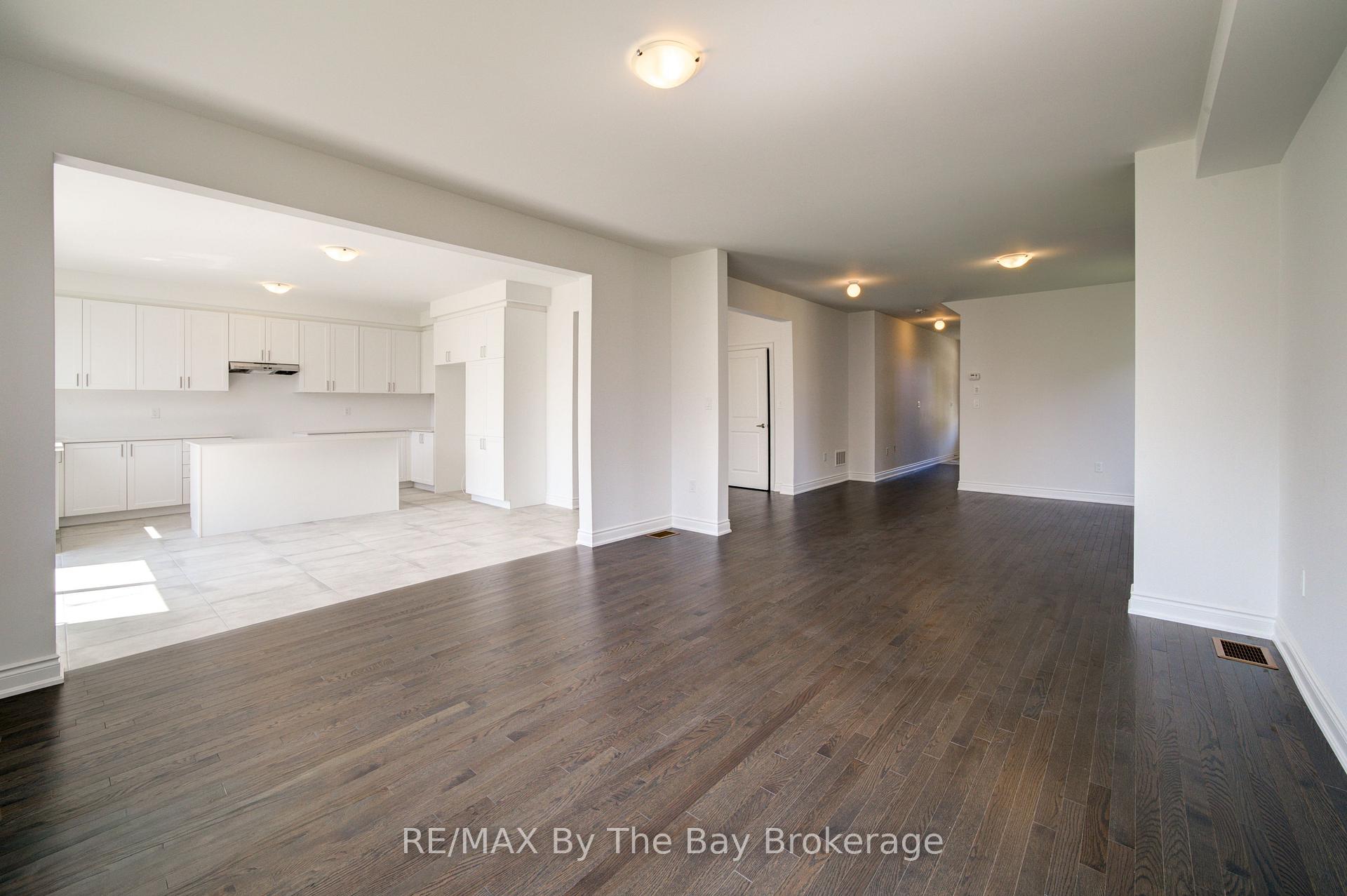 Photo 11 of 25 Amber Drive, Wasaga Beach — HOMEH