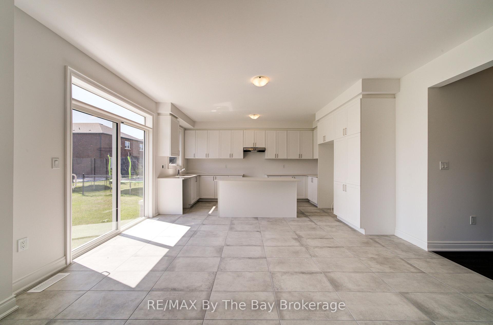 Photo 12 of 25 Amber Drive, Wasaga Beach — HOMEH
