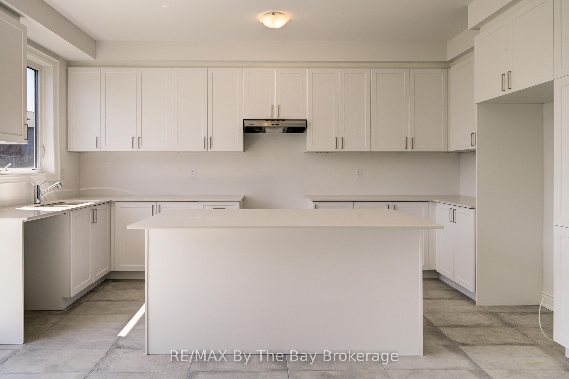 Photo 13 of 25 Amber Drive, Wasaga Beach — HOMEH