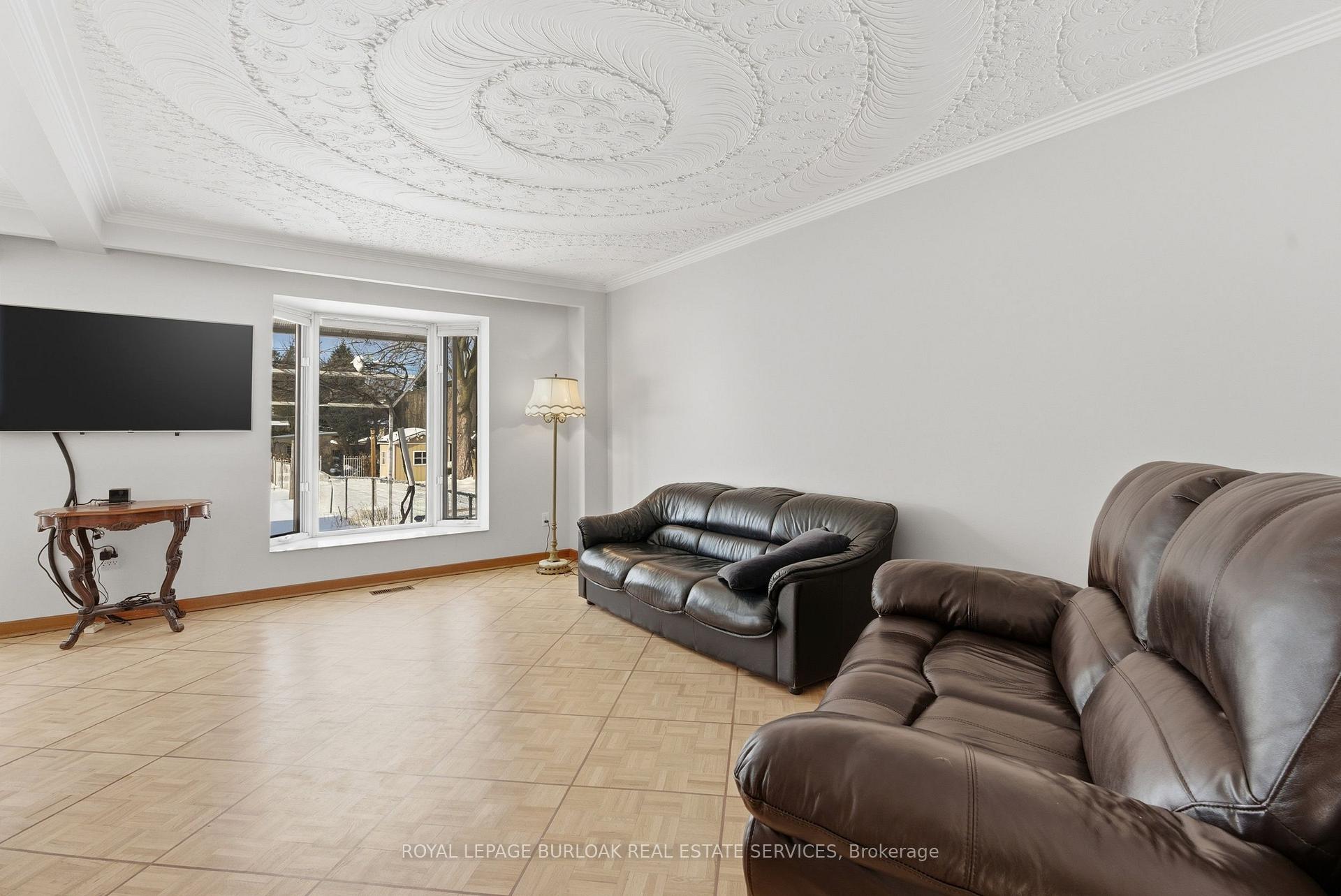 Photo 5 of 44 Browns Line, Etobicoke, Alderwood — HOMEH