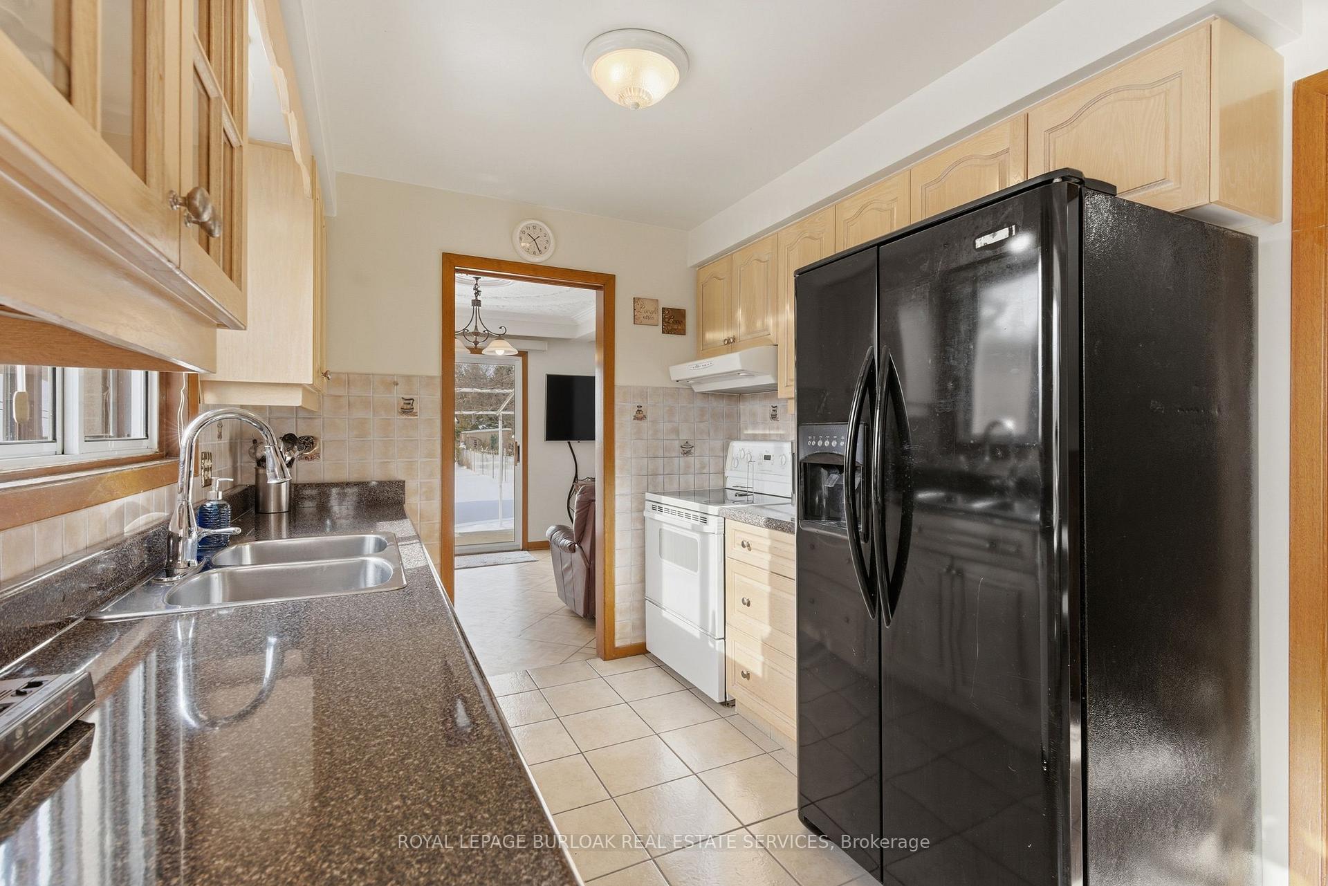 Photo 10 of 44 Browns Line, Etobicoke, Alderwood — HOMEH