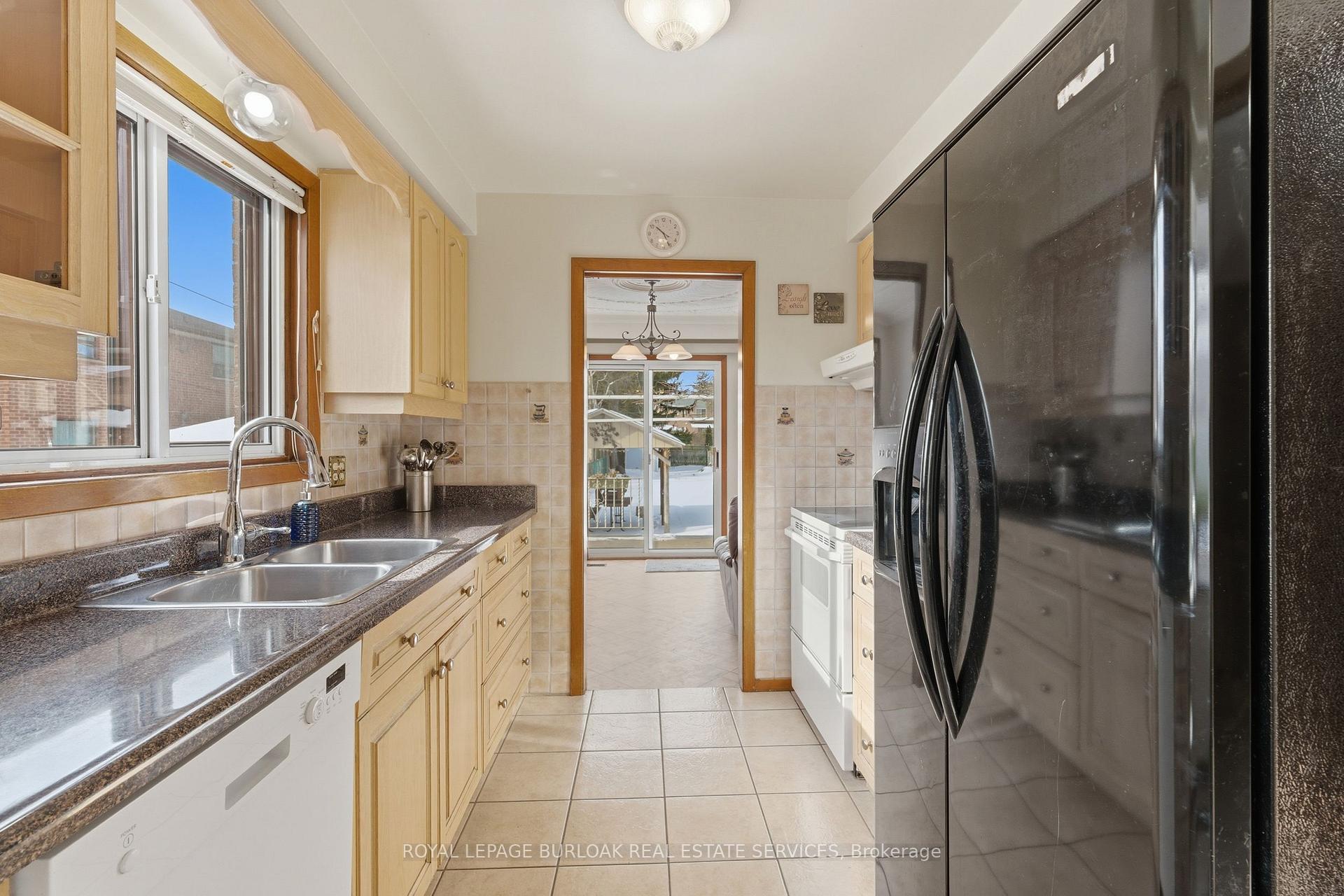 Photo 11 of 44 Browns Line, Etobicoke, Alderwood — HOMEH