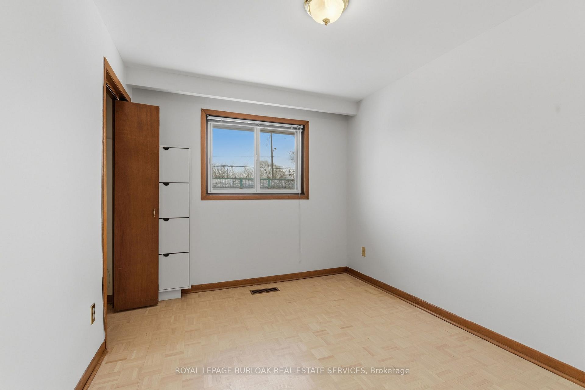 Photo 15 of 44 Browns Line, Etobicoke, Alderwood — HOMEH