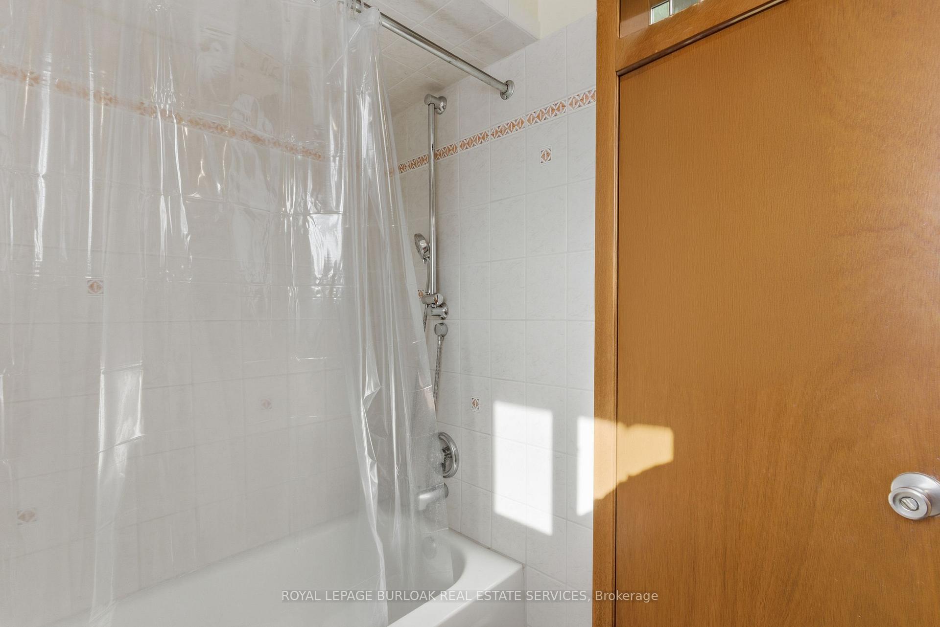 Photo 18 of 44 Browns Line, Etobicoke, Alderwood — HOMEH
