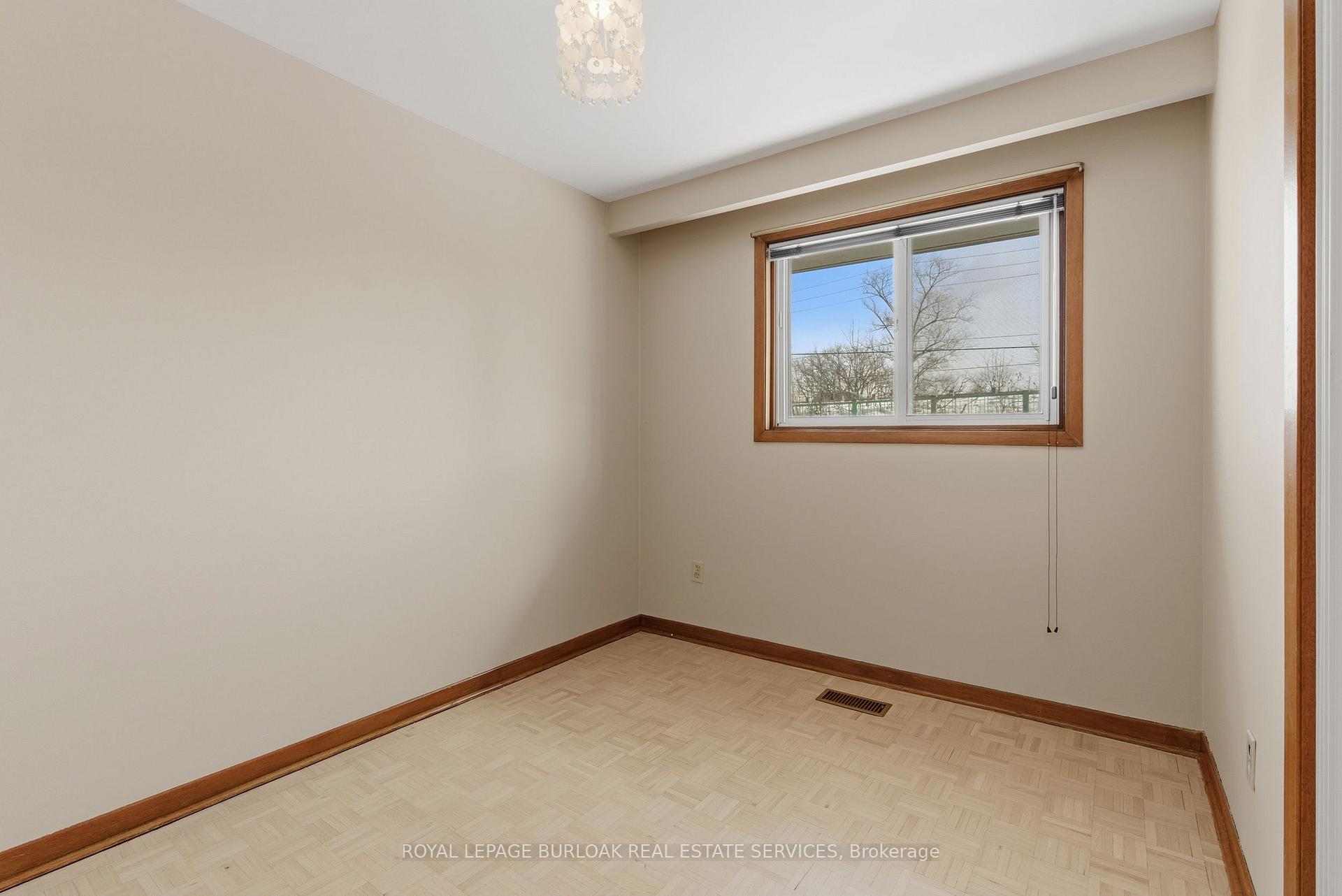 Photo 19 of 44 Browns Line, Etobicoke, Alderwood — HOMEH