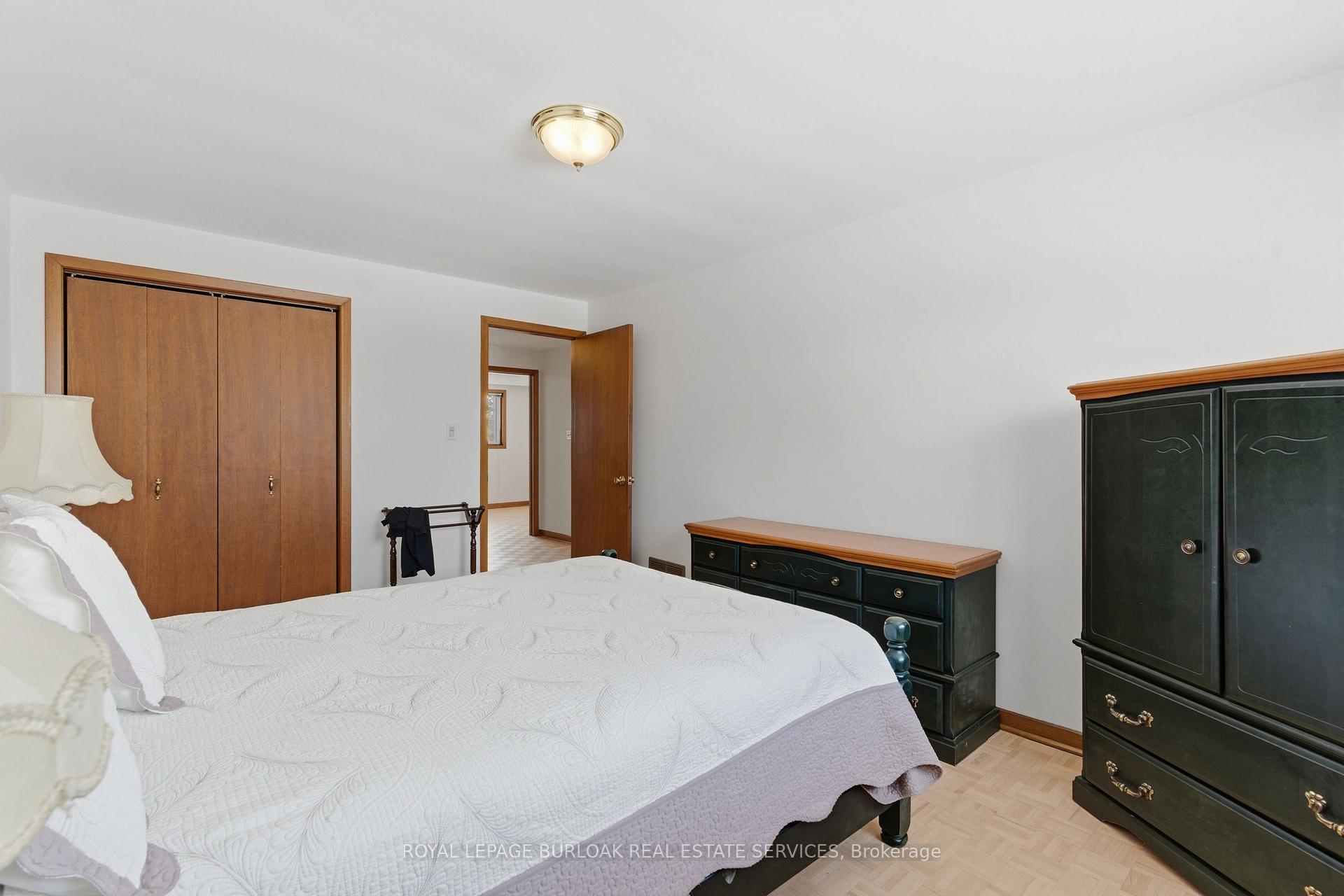 Photo 22 of 44 Browns Line, Etobicoke, Alderwood — HOMEH