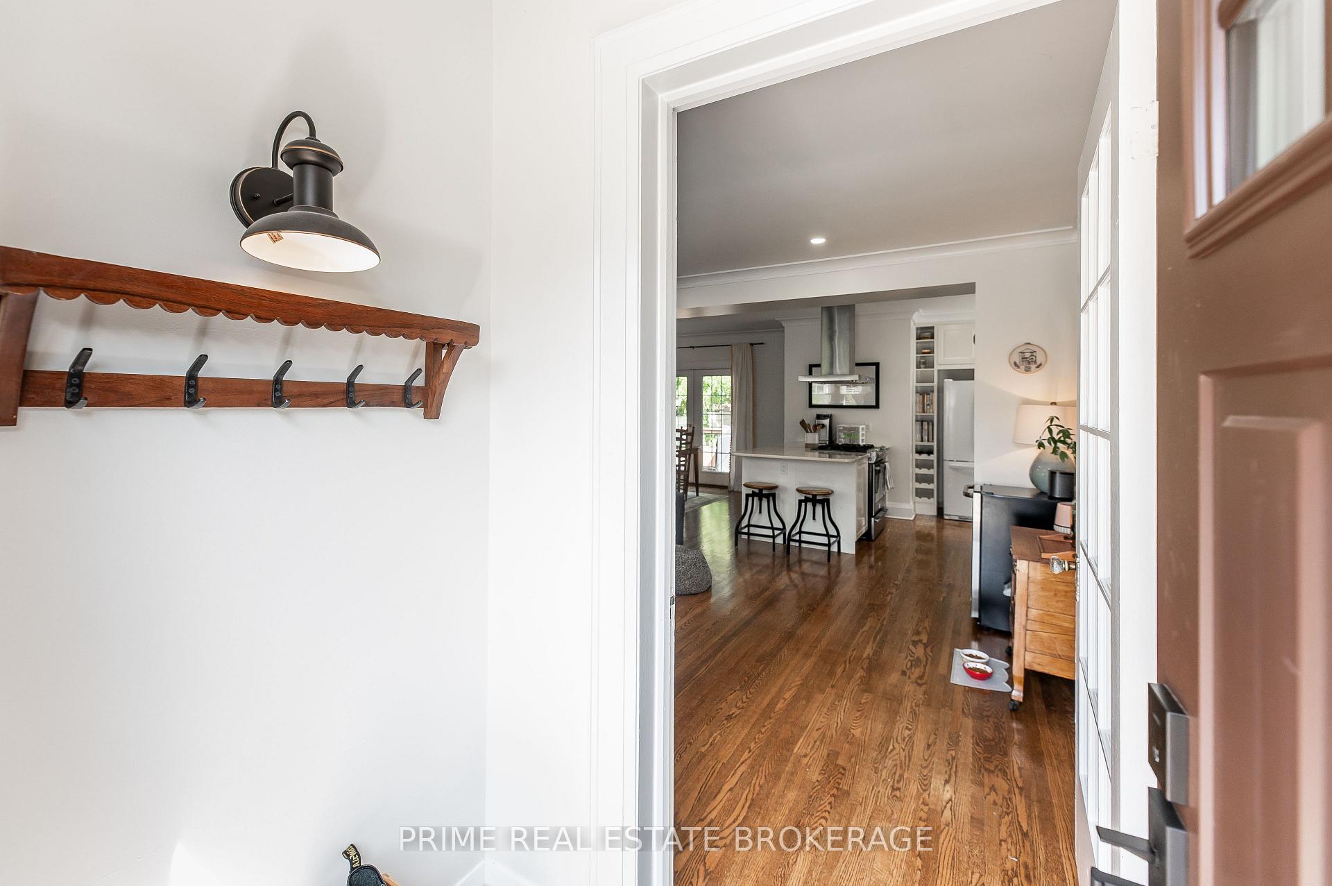 Photo 3 of 29 Wellington Street, St. Thomas — HOMEH