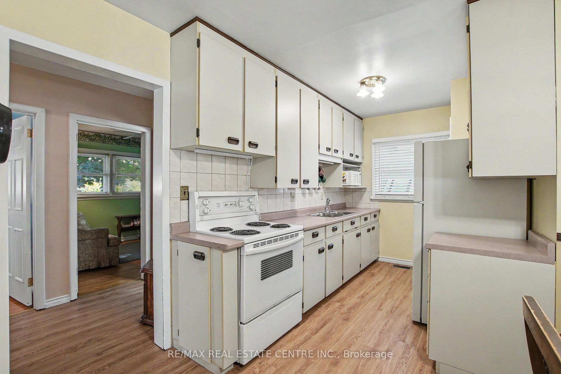 Photo 9 of 209 Franklin Street S, Kitchener, Fairview/Kingsdale — HOMEH