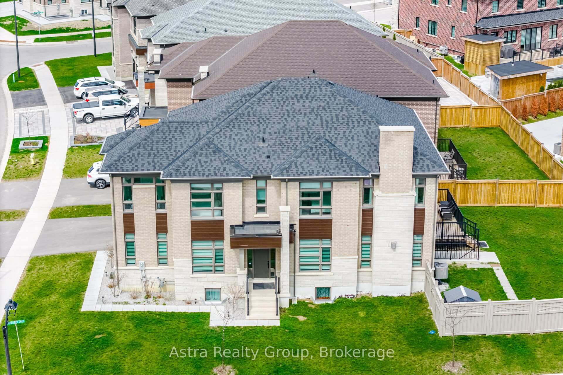 Photo 3 of 143 Ballantyne Boulevard, Vaughan, Vellore Village — HOMEH