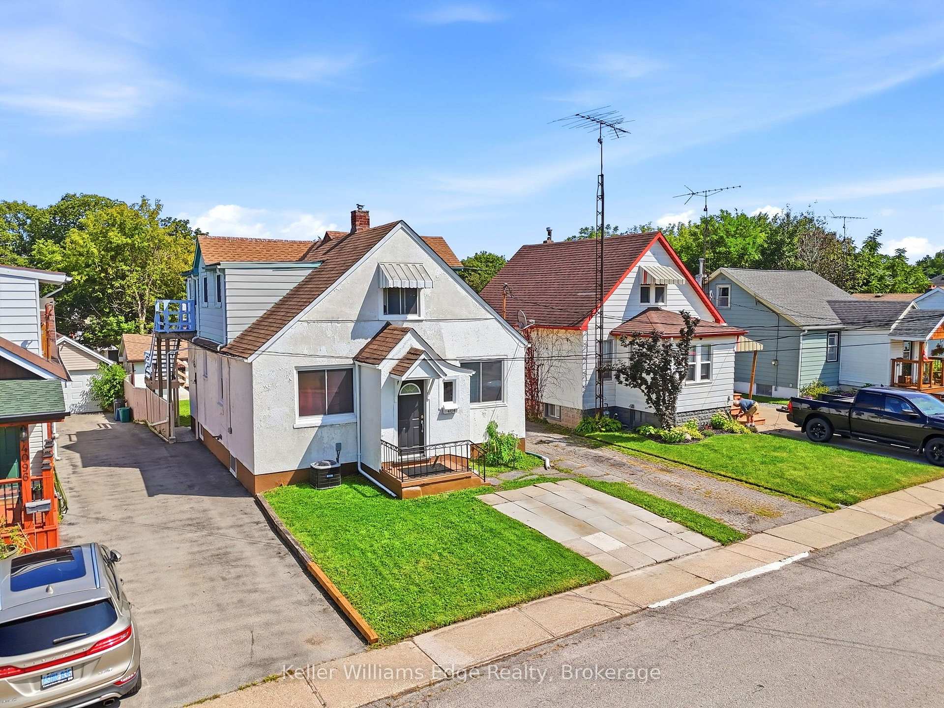 Photo 2 of 4104 Broughton Avenue, Niagara Falls, Downtown — HOMEH