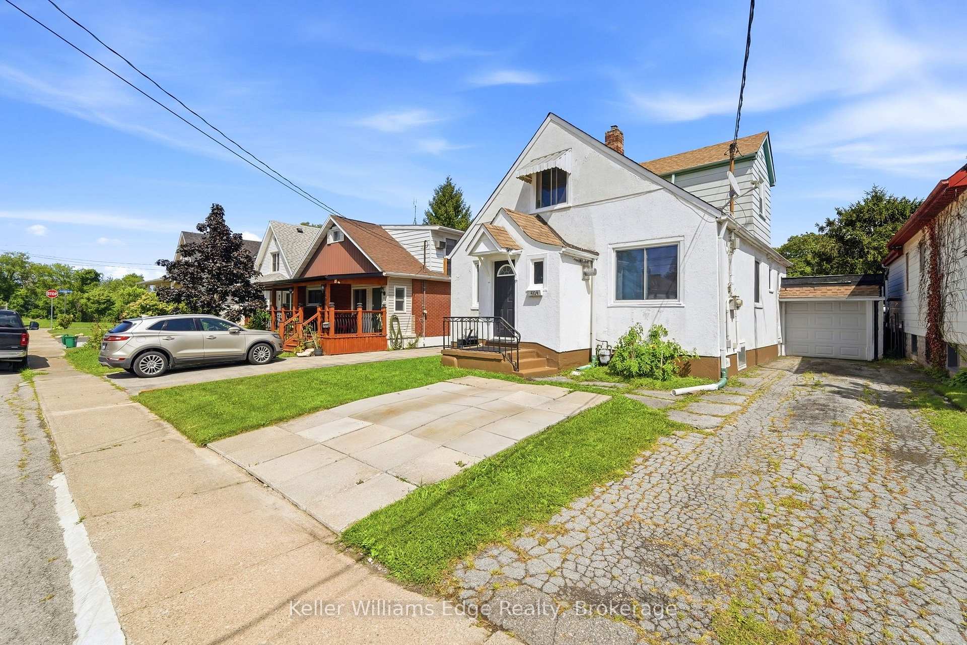Photo 3 of 4104 Broughton Avenue, Niagara Falls, Downtown — HOMEH