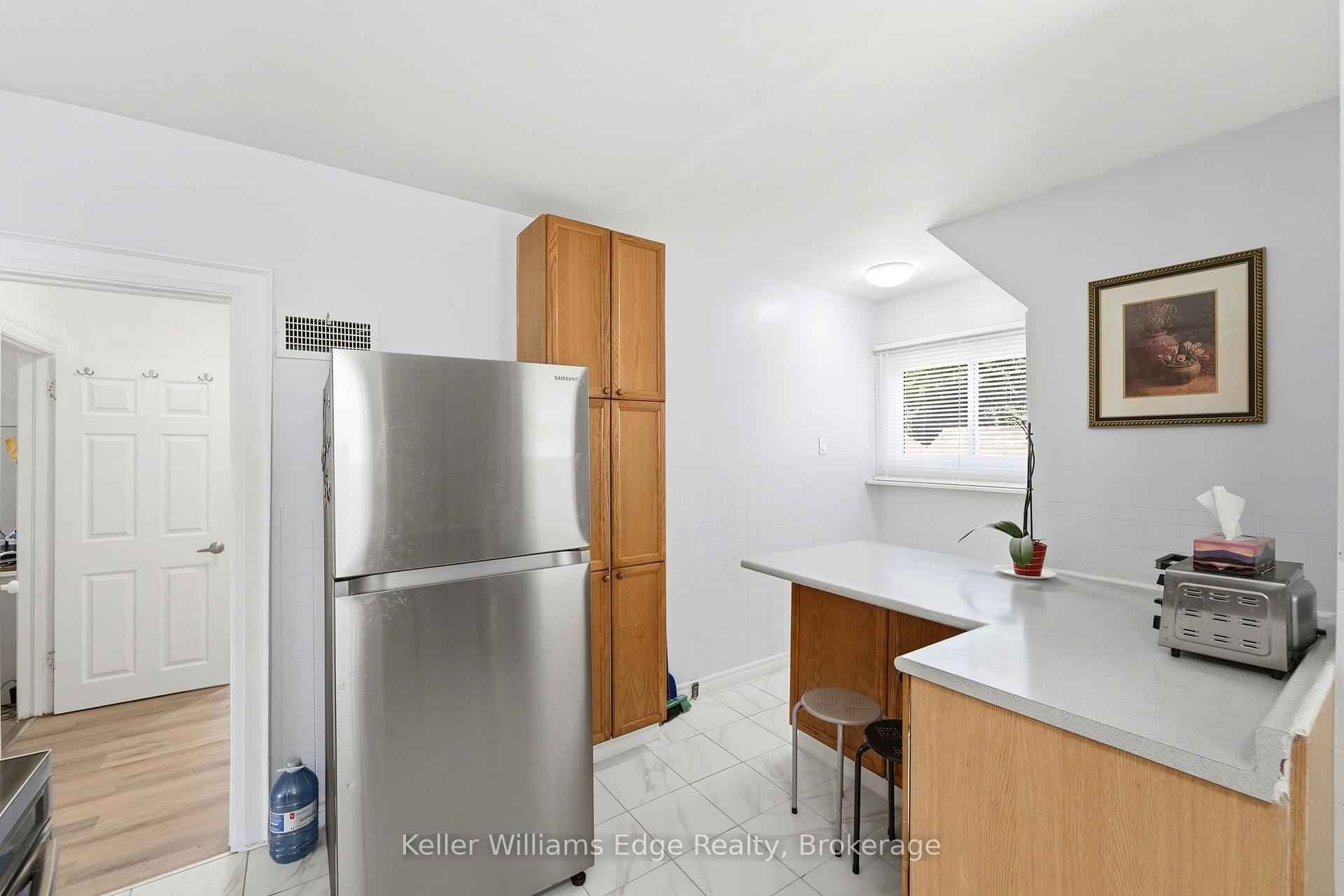 Photo 9 of 4104 Broughton Avenue, Niagara Falls, Downtown — HOMEH