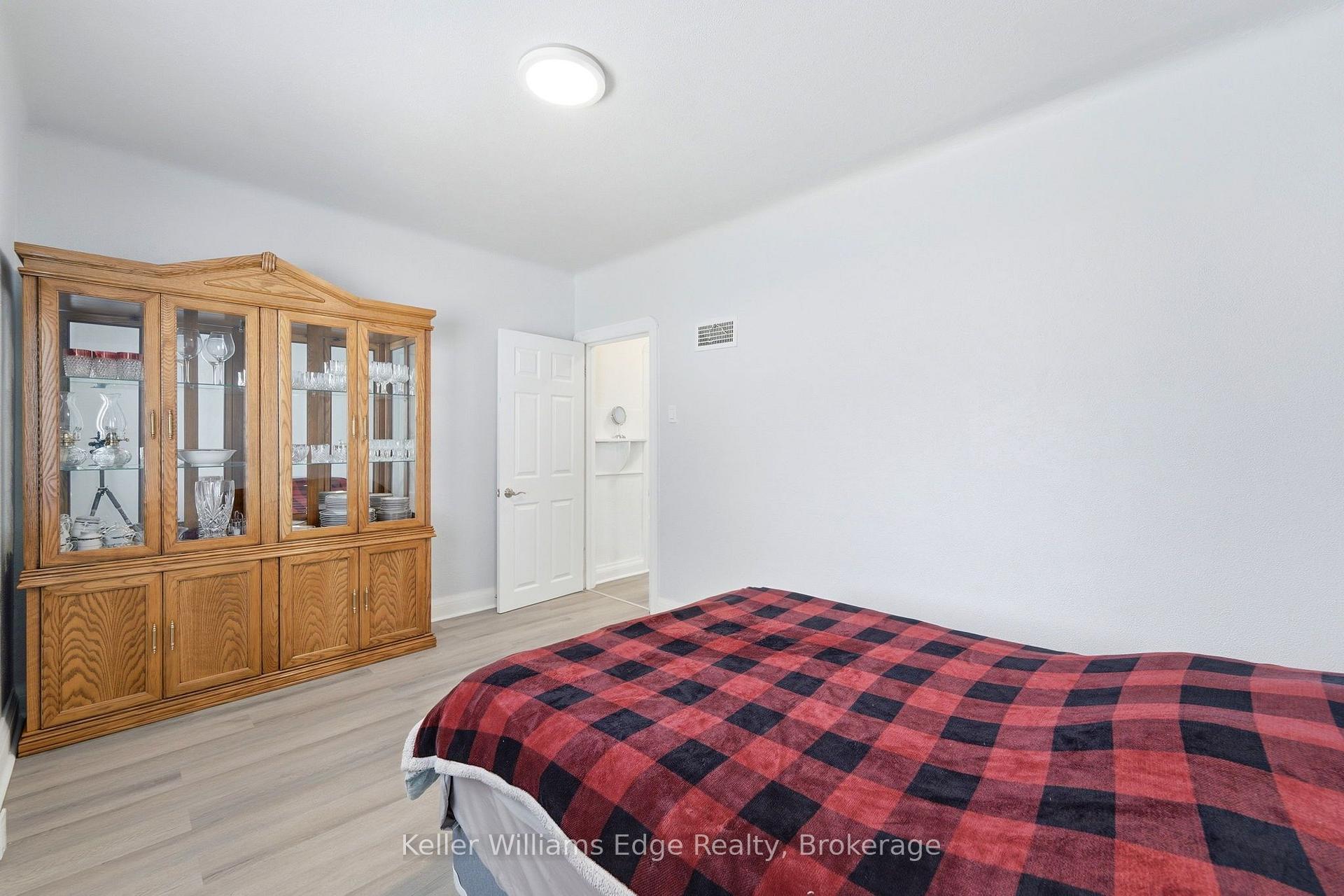 Photo 12 of 4104 Broughton Avenue, Niagara Falls, Downtown — HOMEH